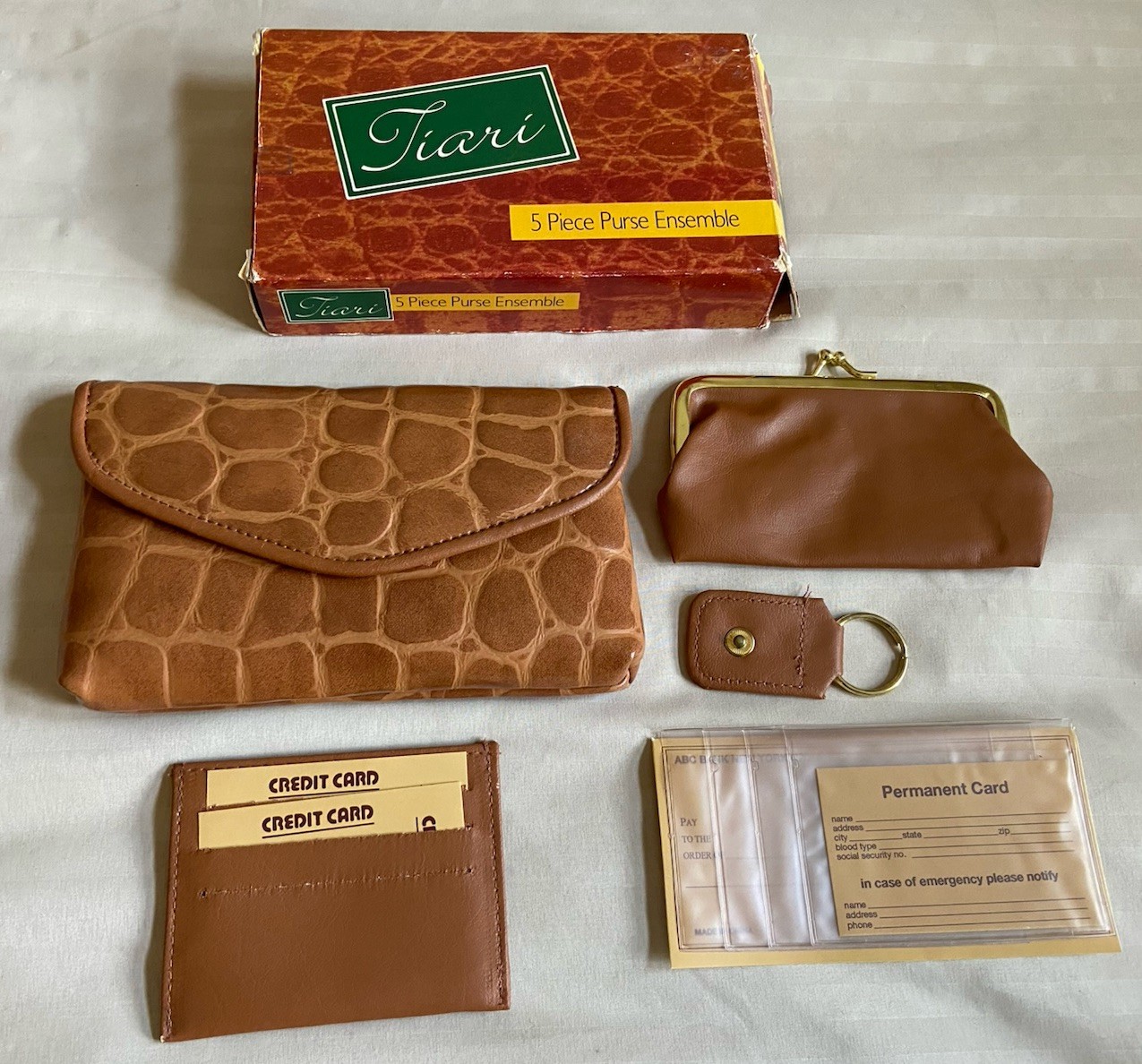 NIB Vintage Brown Women’s 5 Piece Purse/Wallet/Keychain/Coin Ensemble – NEW