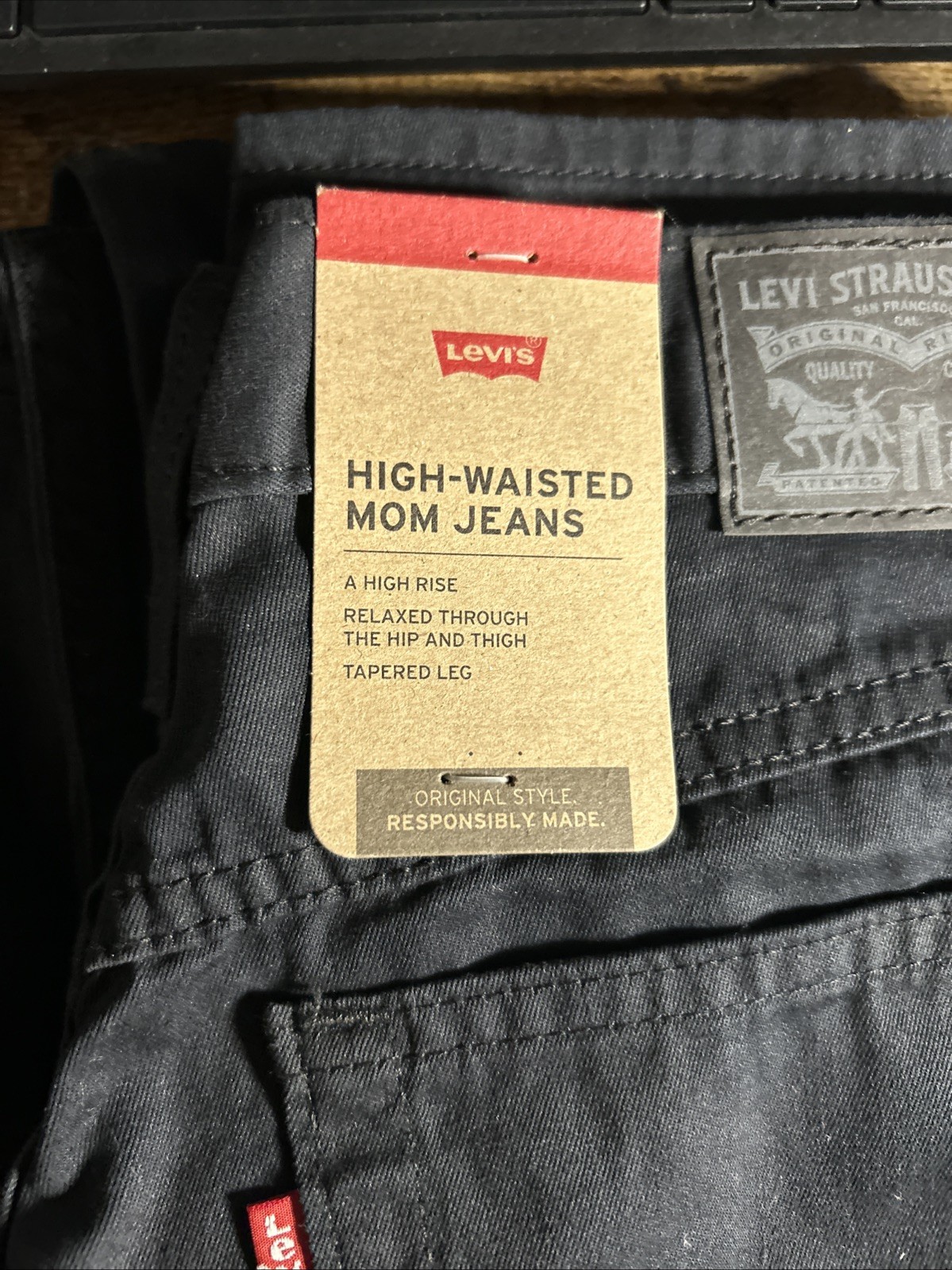 Levi’s Womens High-Waisted Mom Jeans -black – Size 30×30 *NEW w/ Tag*