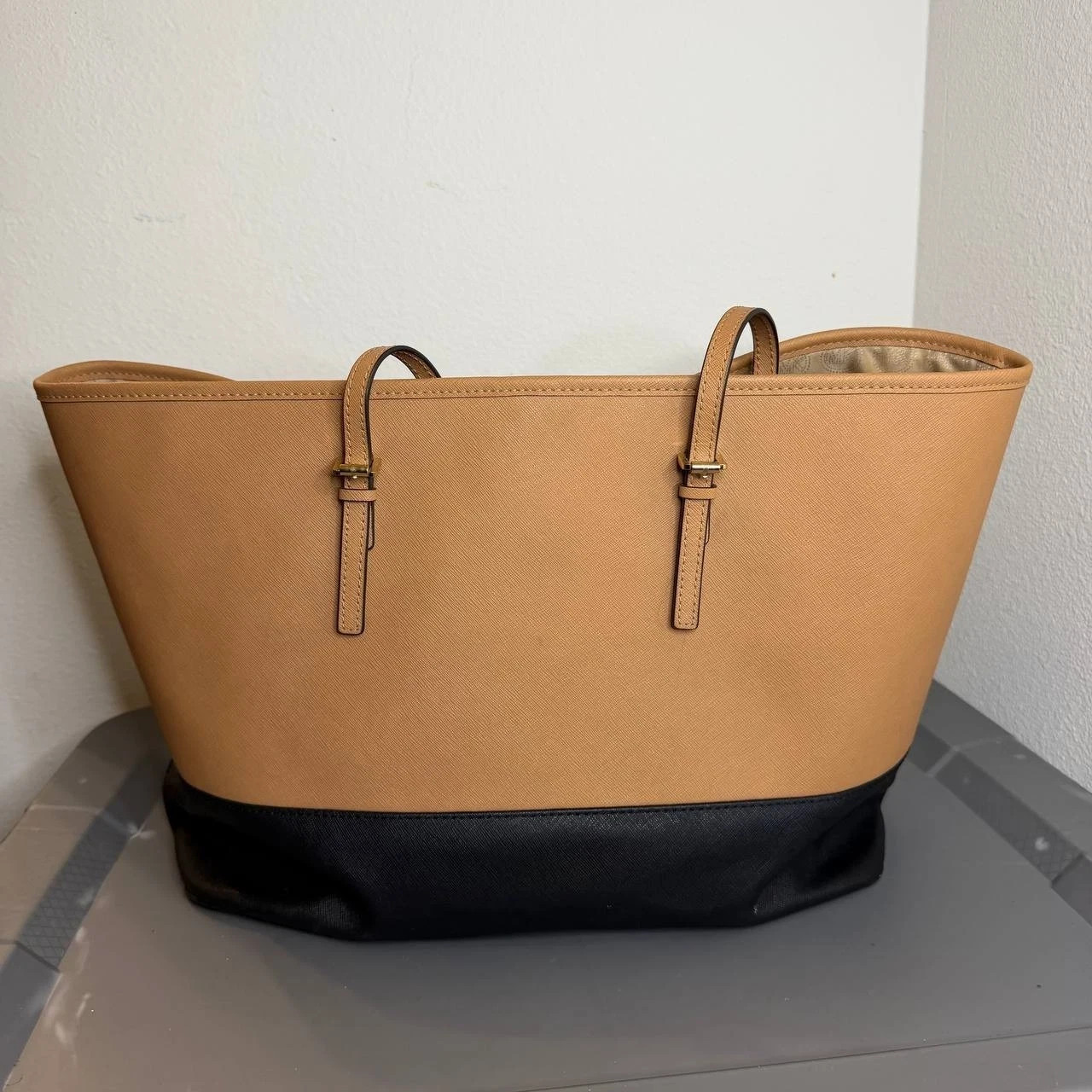 Michael Kors Jet Set Saffiano Tote – Tan & Black – Needs Cleaning