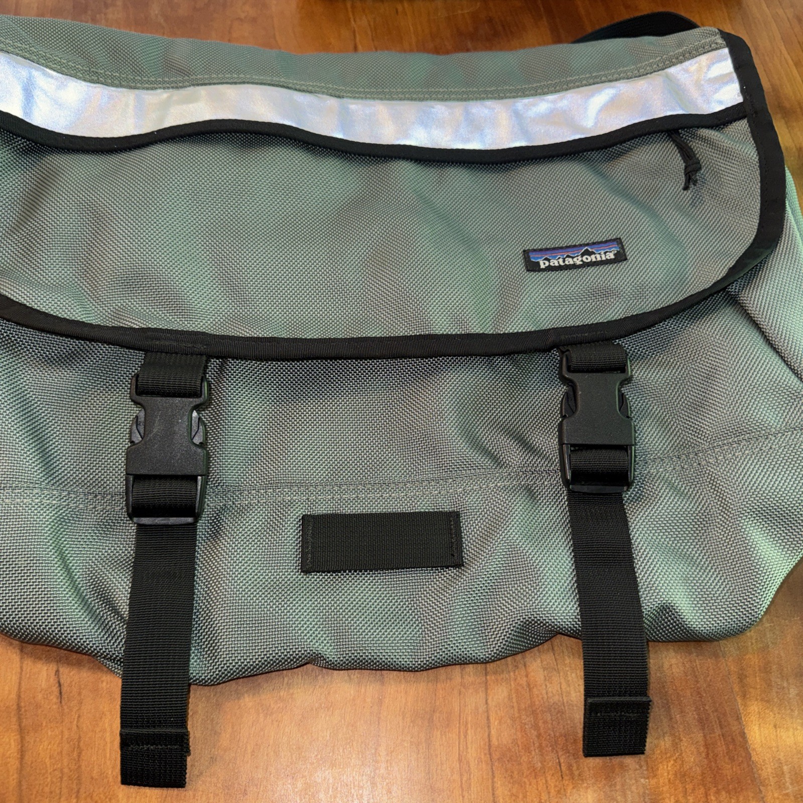 Patagonia Vintage Cycling Messenger Bag Half Mass Gray, Reflective