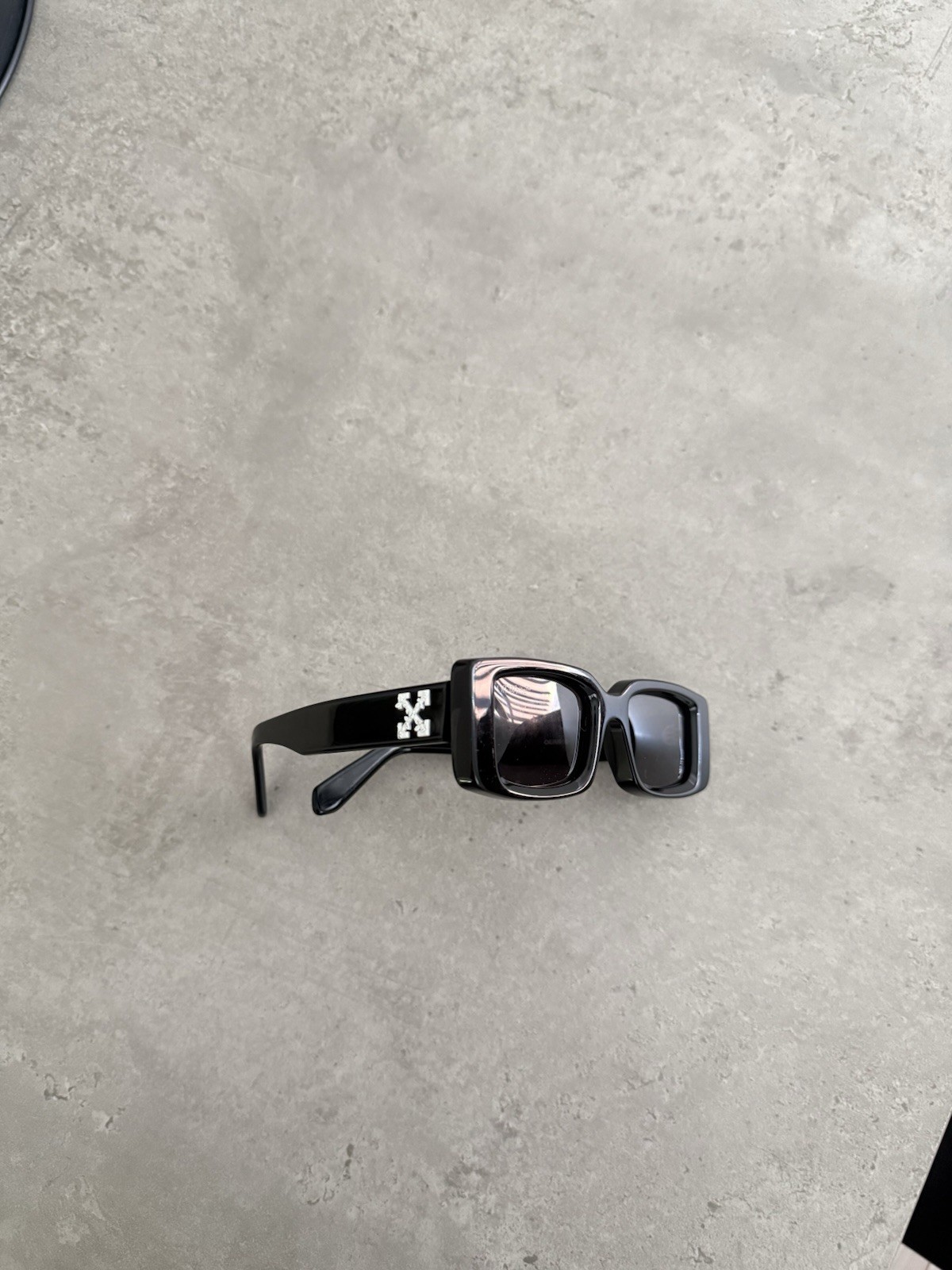 Off-White Men’s Rectangle Sunglasses Black Frame Gray Tinted Lens Logo 42-1