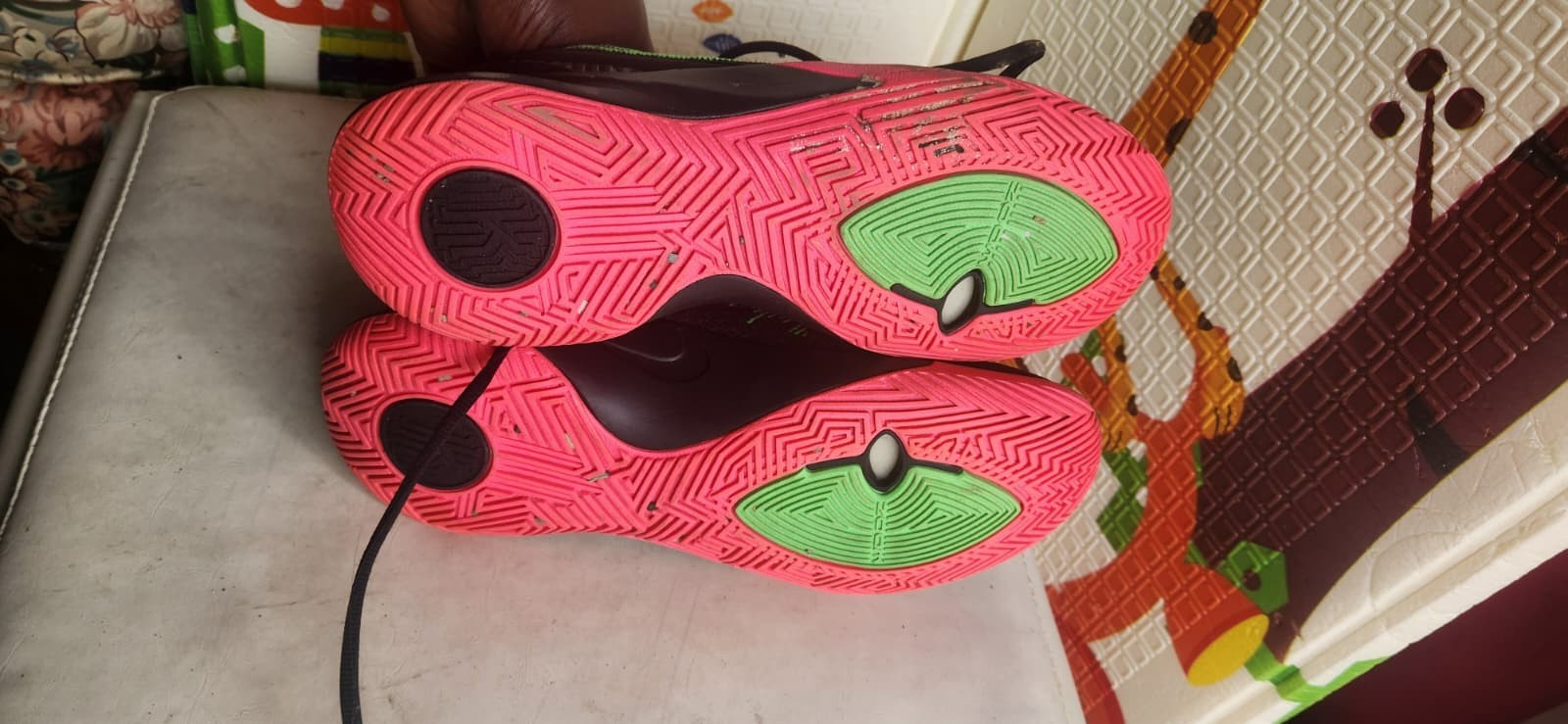 Nike Kyrie Flytrap 2* in the “Black / Hyper Pink