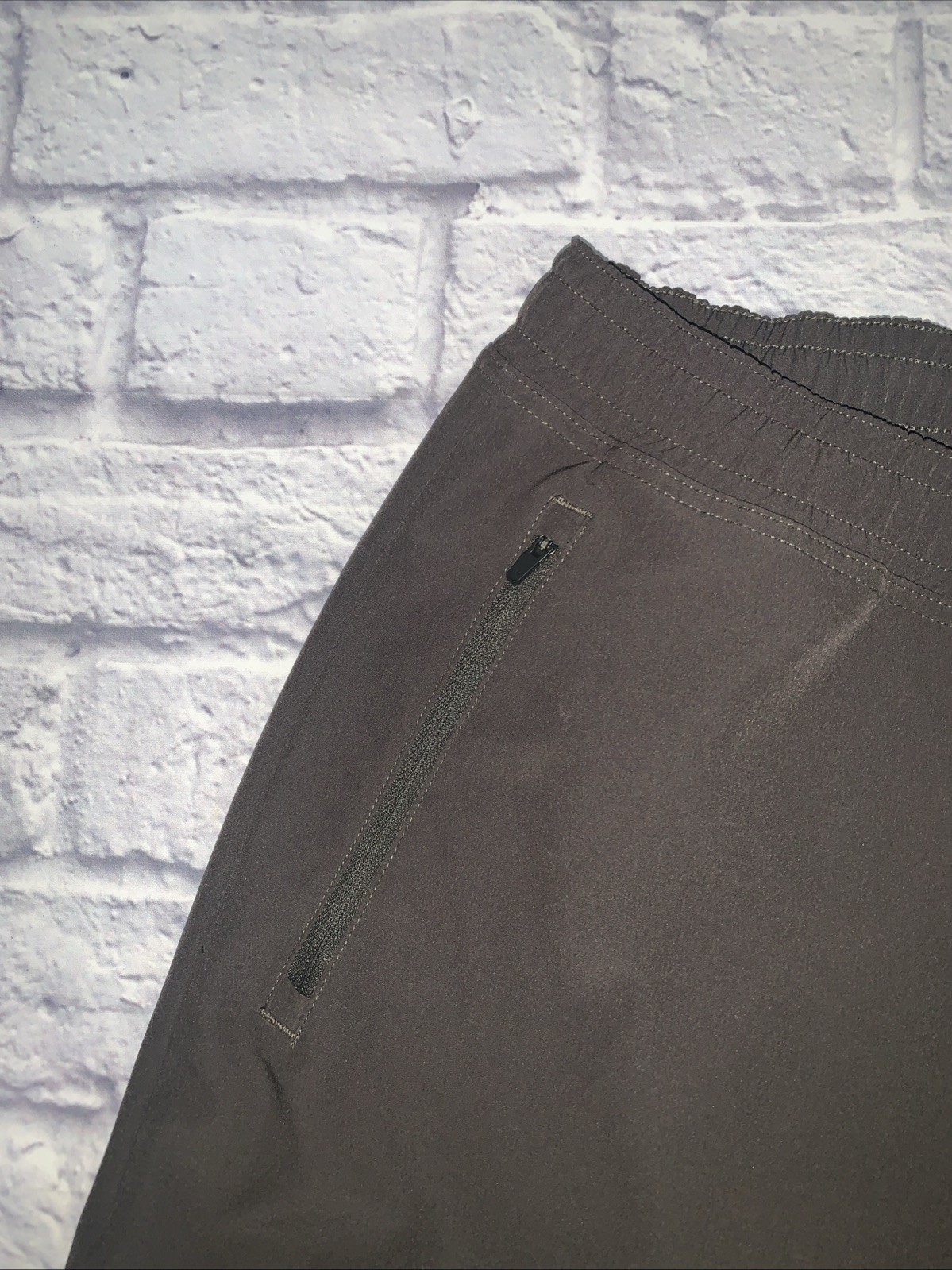 Vuori Transit Jogger Men’s XXL Olive Green Technical Stretch Pants V417