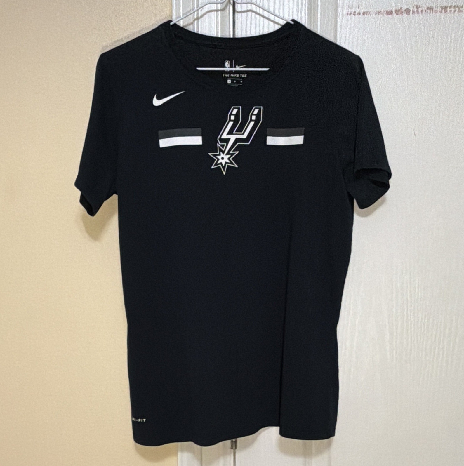 Nike DRI-FIT Black San Antonio Spurs Graphic Tee Athletic Cut Medium