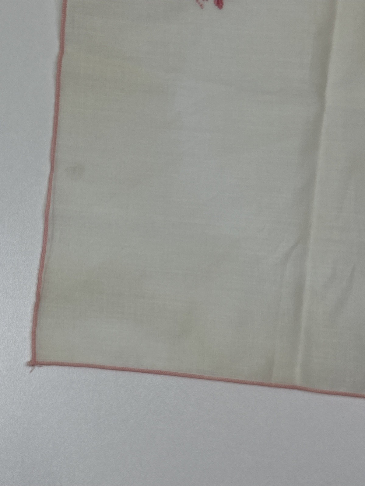 VINTAGE 10.25” PINK DETAILS AND WHITE LADIES’ HANKIE/HANDKERCIHEF WITH A FLOWERS