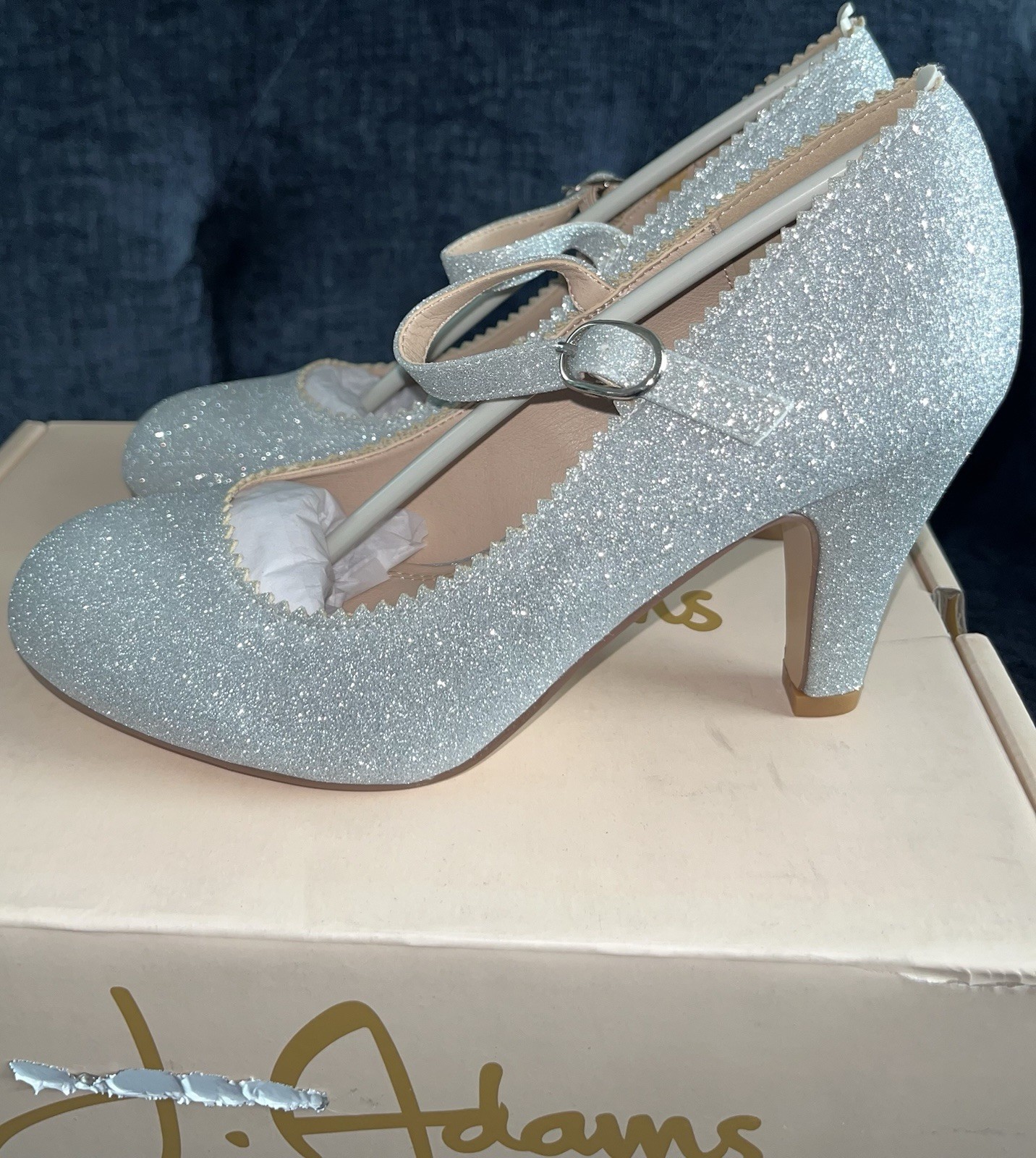 J. Adams Honey Silver Glitter Size 6 Women’s Dress Shoe, For All Occasions.