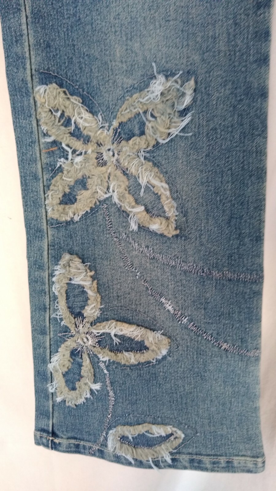 Lovery 21″ x 22″ Flared Leg Stretch Distressed Denim Low Rise Jeans
