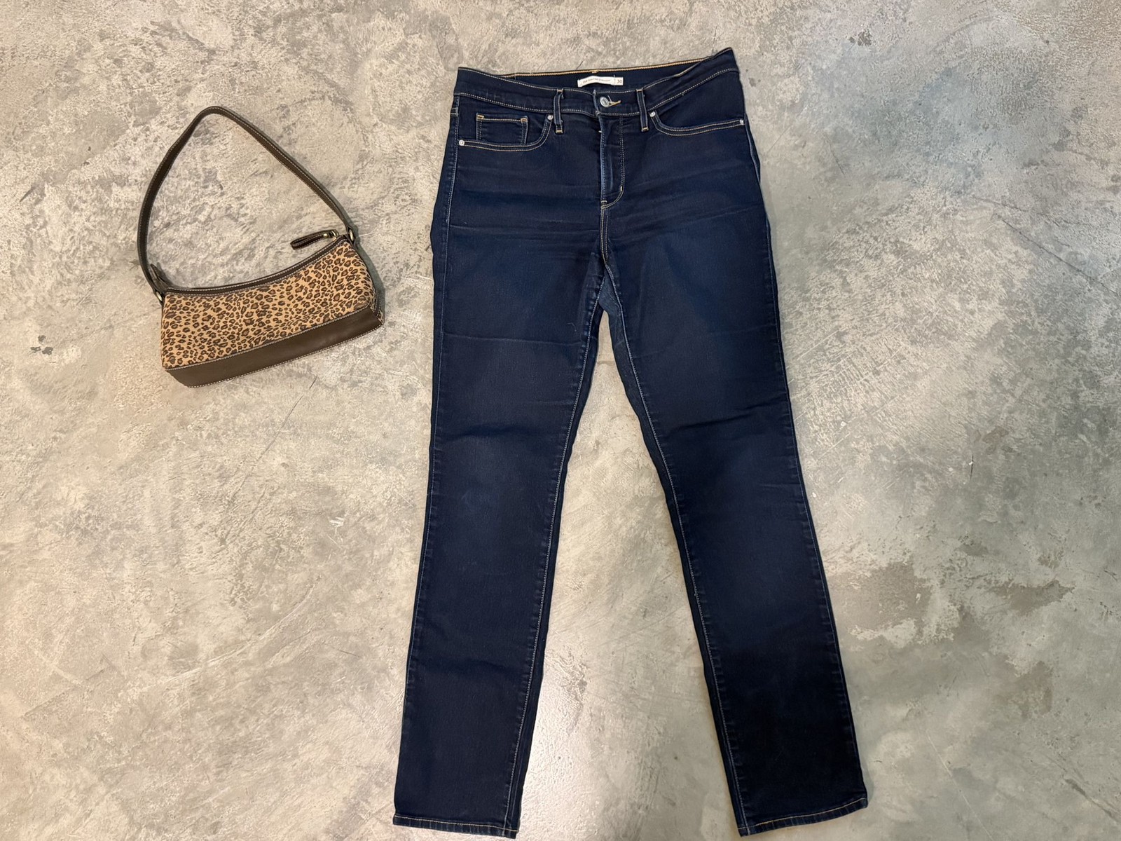 Levis Womens 314 Shaping Straight Jeans W30 L32 Dark Wash