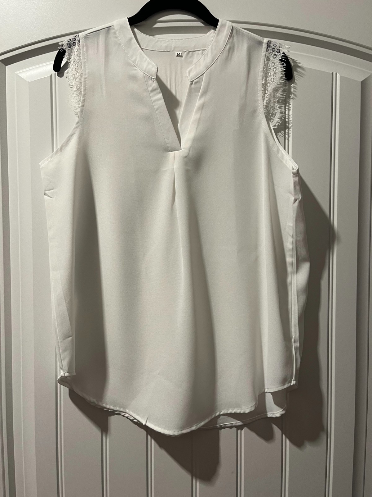 Chico’s Ivory Sleeveless Blouse Lace Cap Sleeve Split Neck Top, Medium Size