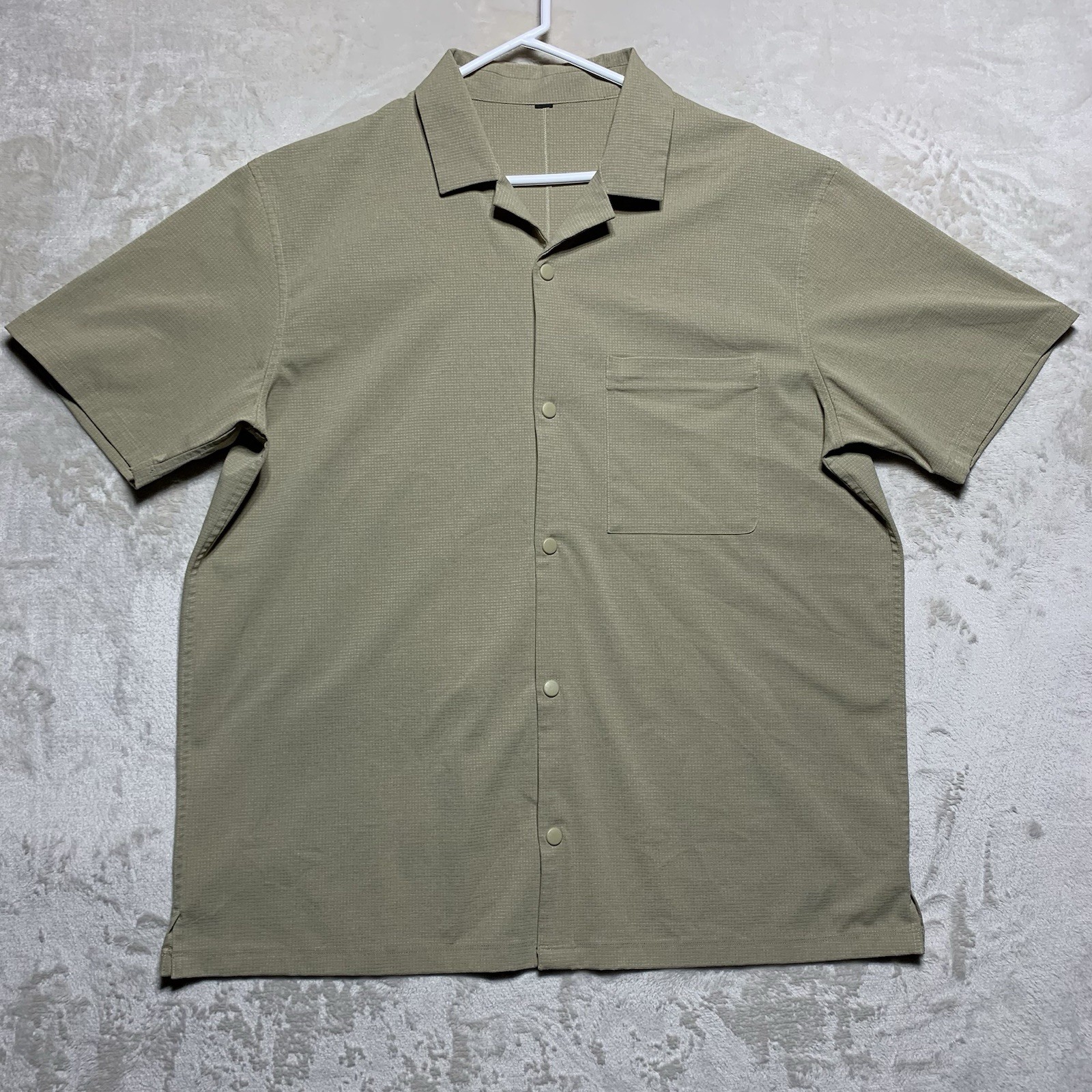 Lululemon Camp Collar Shirt Mens XL Airing Easy Sand Tan Short Sleeve Snap