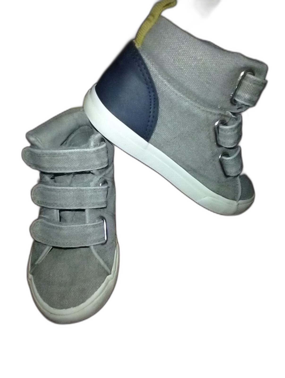 Cat & Jack Kids Gray High-Top Sneakers w Navy Heel Yellow Pull Tab Toddler Sz 9