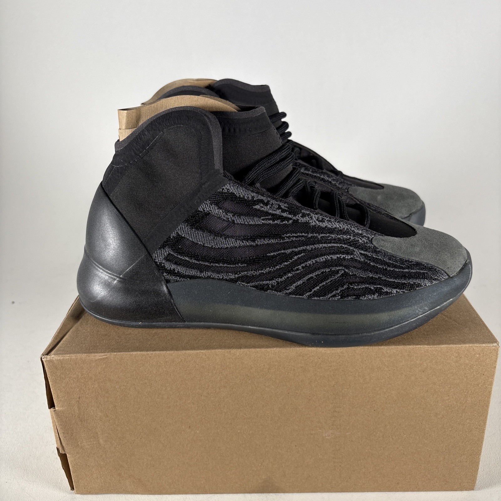 Size 5.5 – adidas Yeezy Quantum Onyx