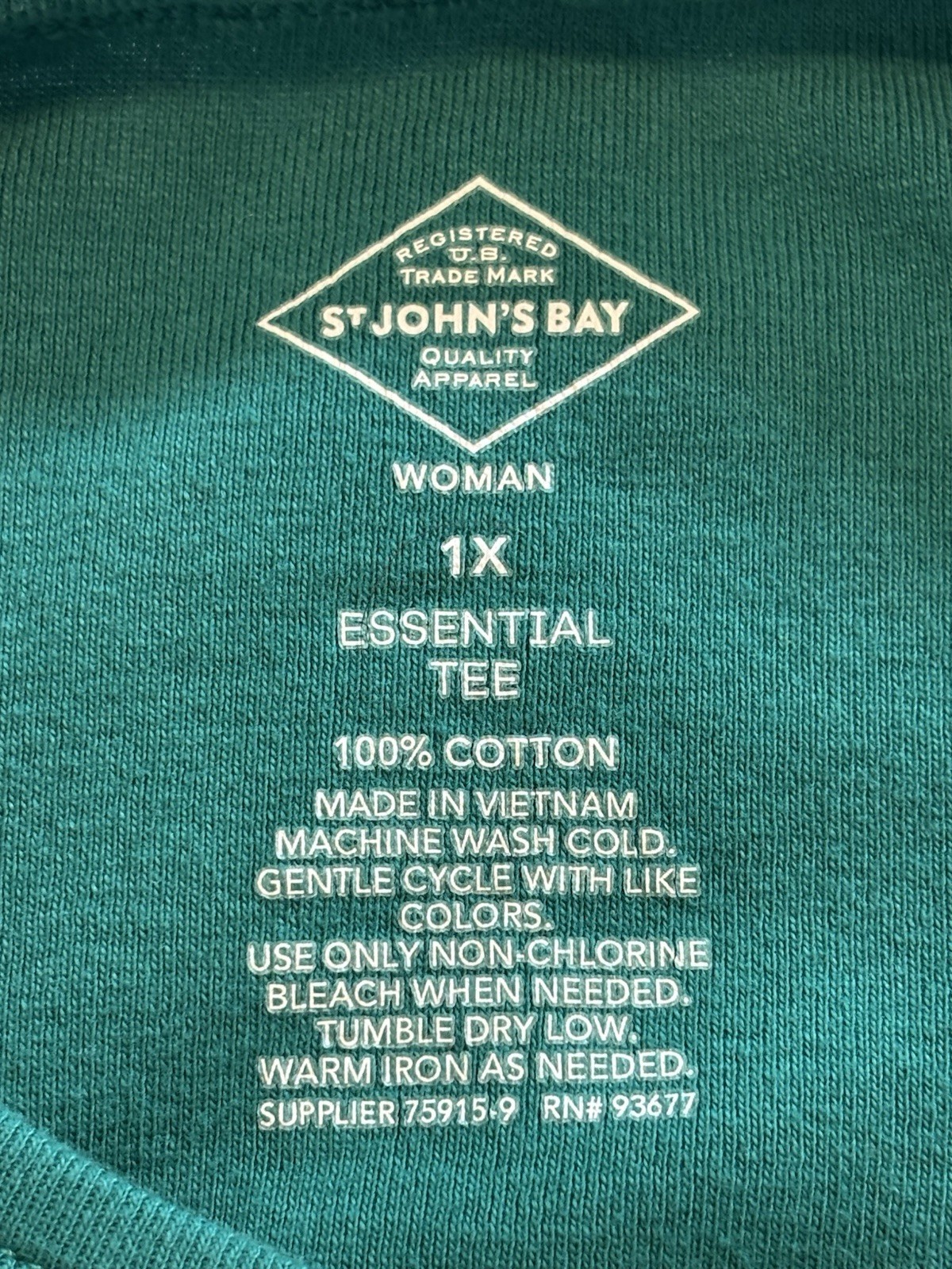 St. John’s Bay Women’s Essential Tee Green 1X Plus Long Sleeve Crew Neck