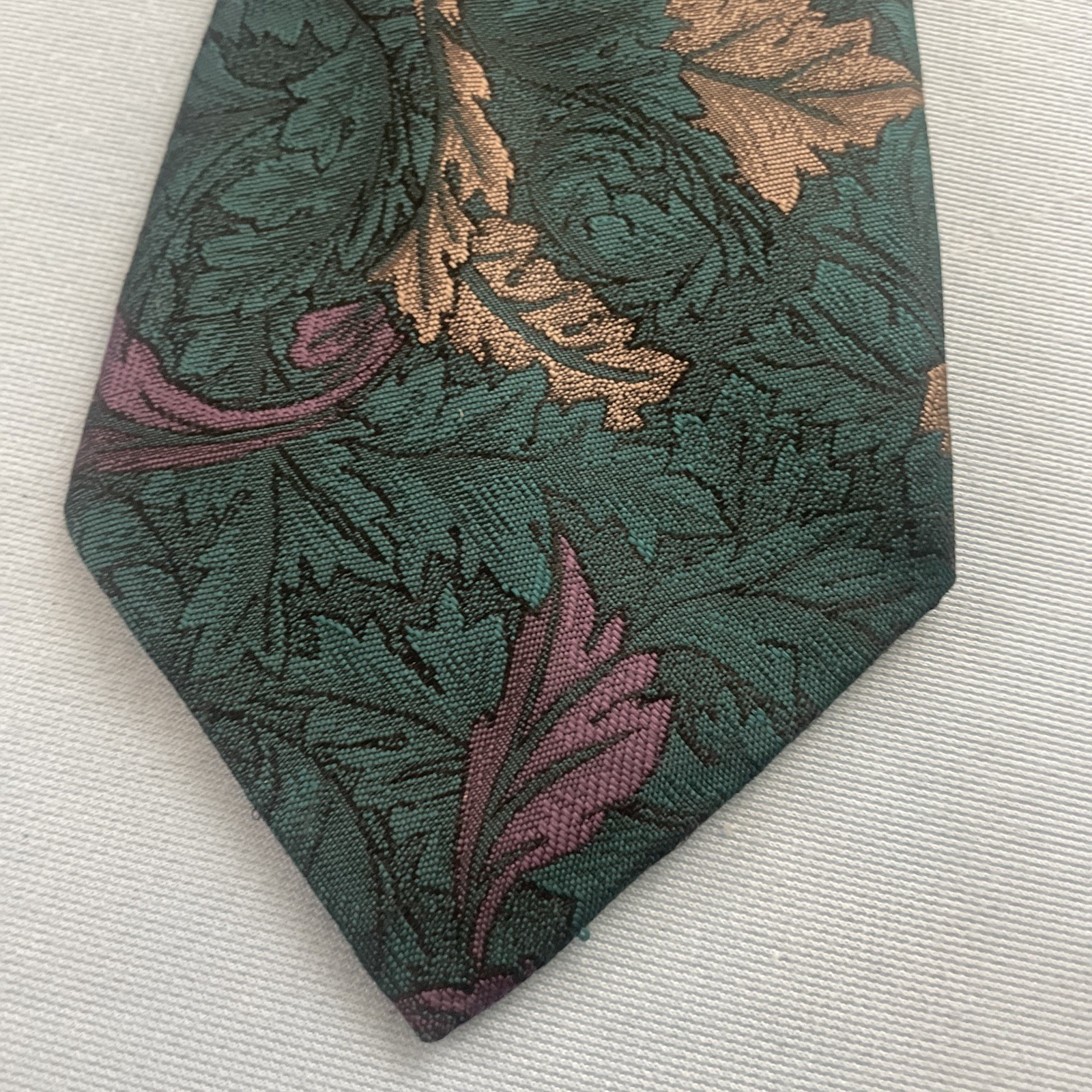 Vtg Necktie Editions Van Heusen Tie Brocade Floral MCM Poly Silk Texture 3×59″