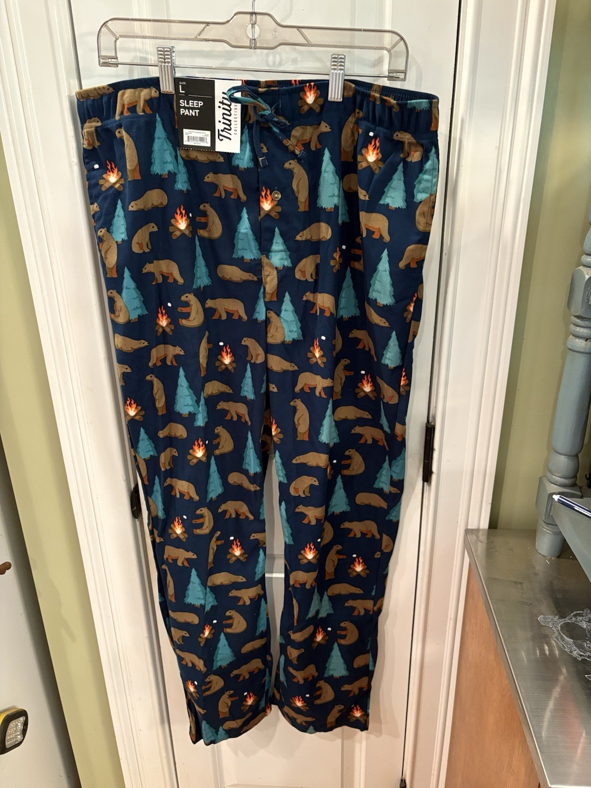 NWT Men’s Size L Sleep Pant From Trinity Collective Bear With Campfire Print