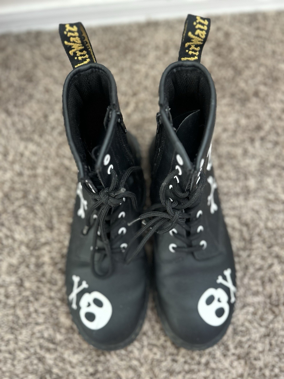 Dr. Martens 1460 Women’s Black Canvas Skull Print Lace-Up Ankle Boots US 6
