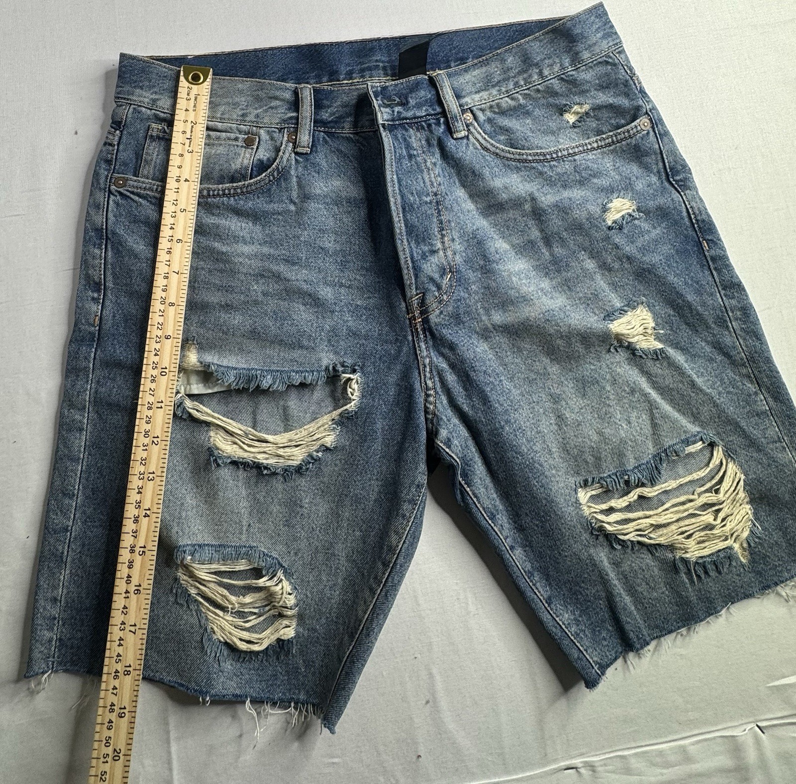H&M &Denim Men’s Straight Fit Distressed Denim Shorts Blue Size