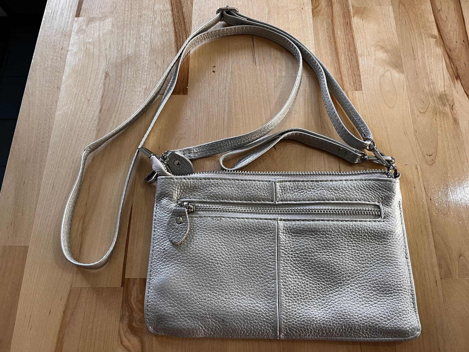 BEFEN Metallic Silver Pebbled Leather Wristlet Crossbody Handbag – 8.75″ x 5.25″