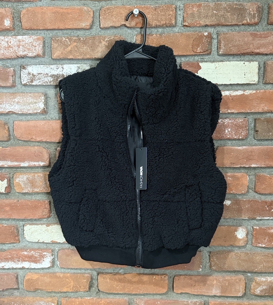 Fashion Nova Sharpa fleece Vest