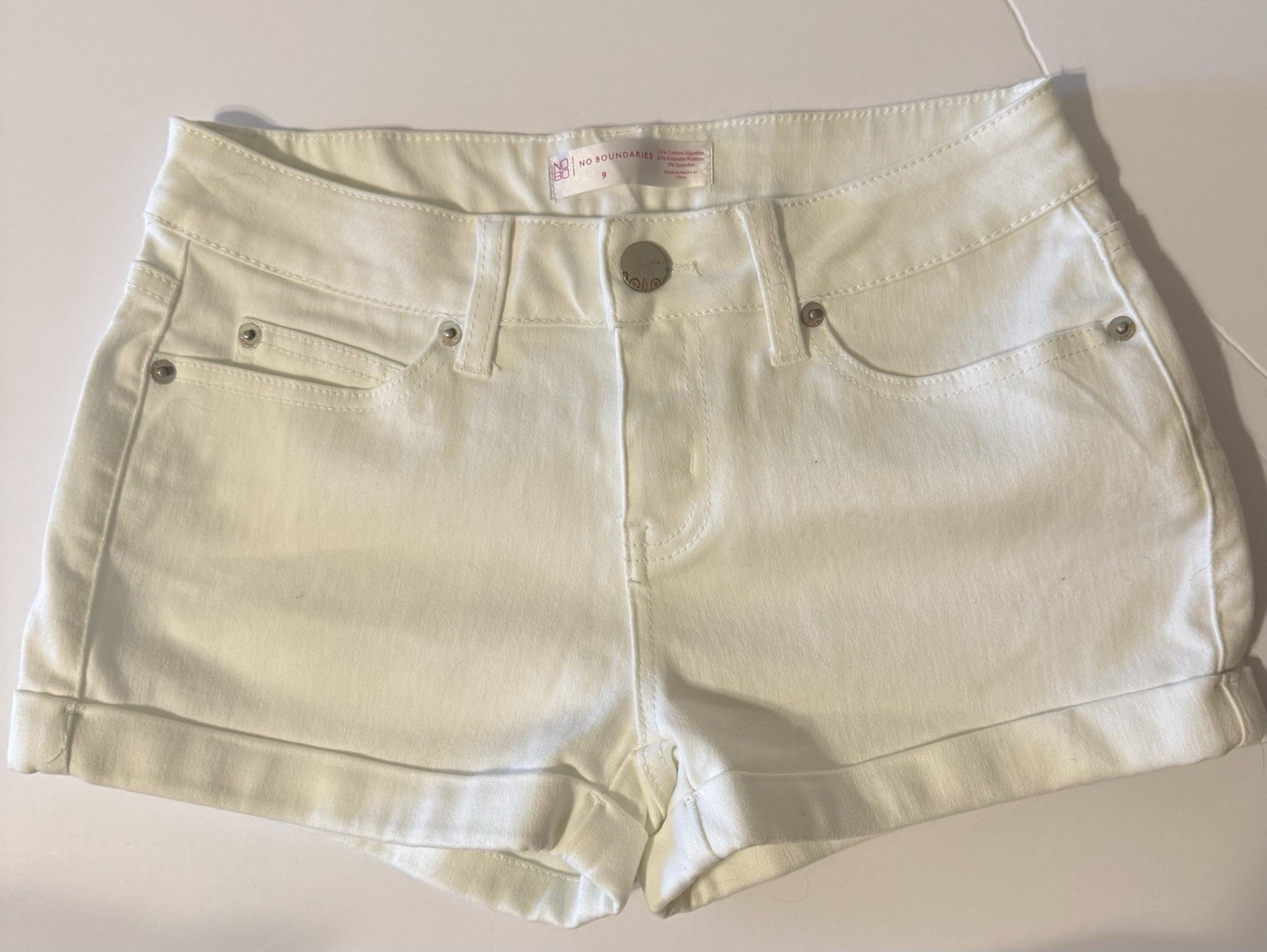 No Boundaries NoBo Women’s Size 9 White Shorts Casual Stretch NWOT