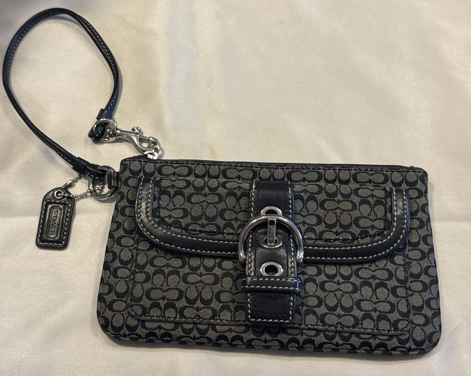 Coach Wristlet Clutch Black Grey Signature Canvas Buckle Flap Zippered 4″ x 7″