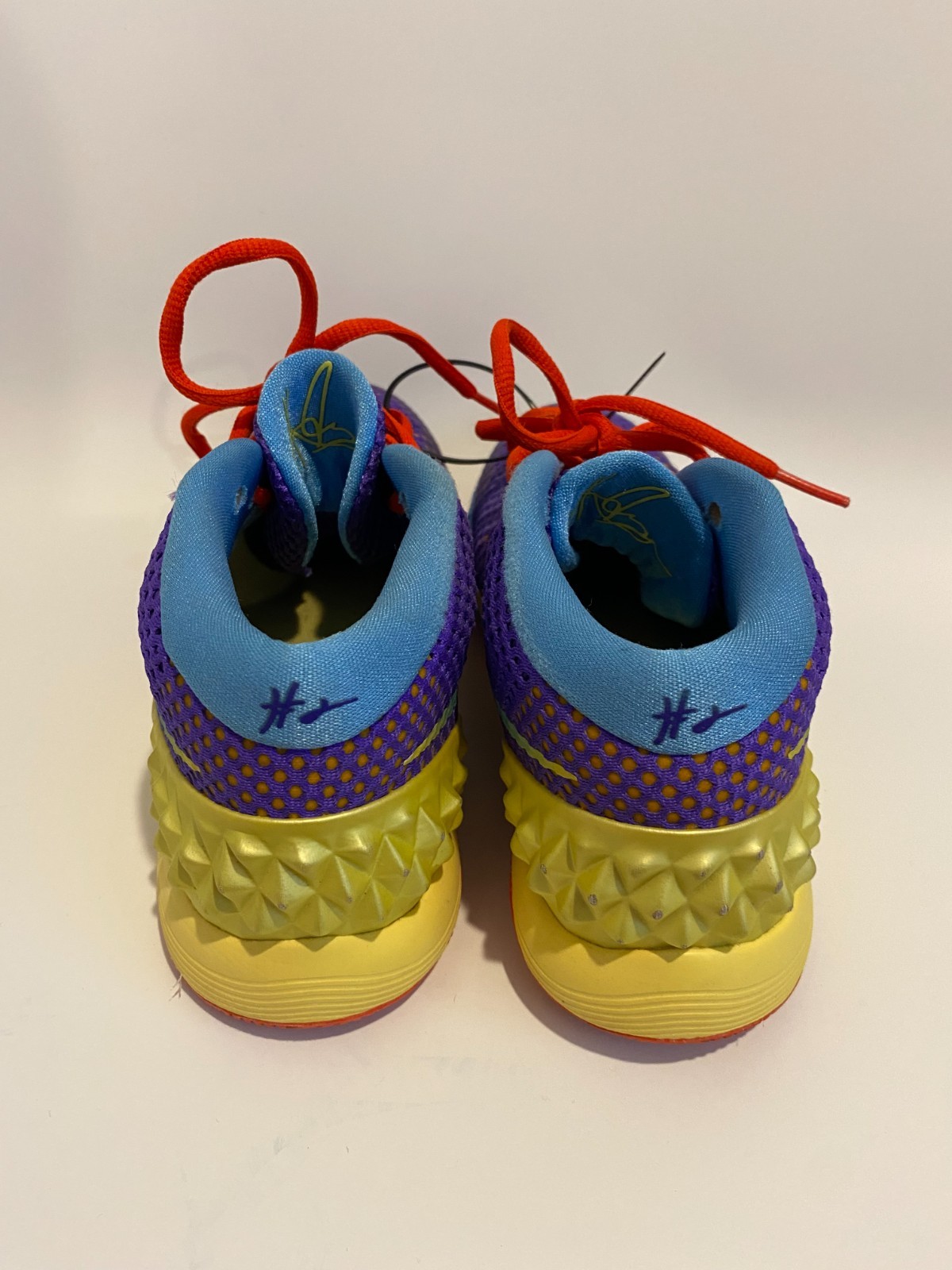 (Size 5y) Nike Kyrie 1 GS Basketball Shoes FREE SHIPPING