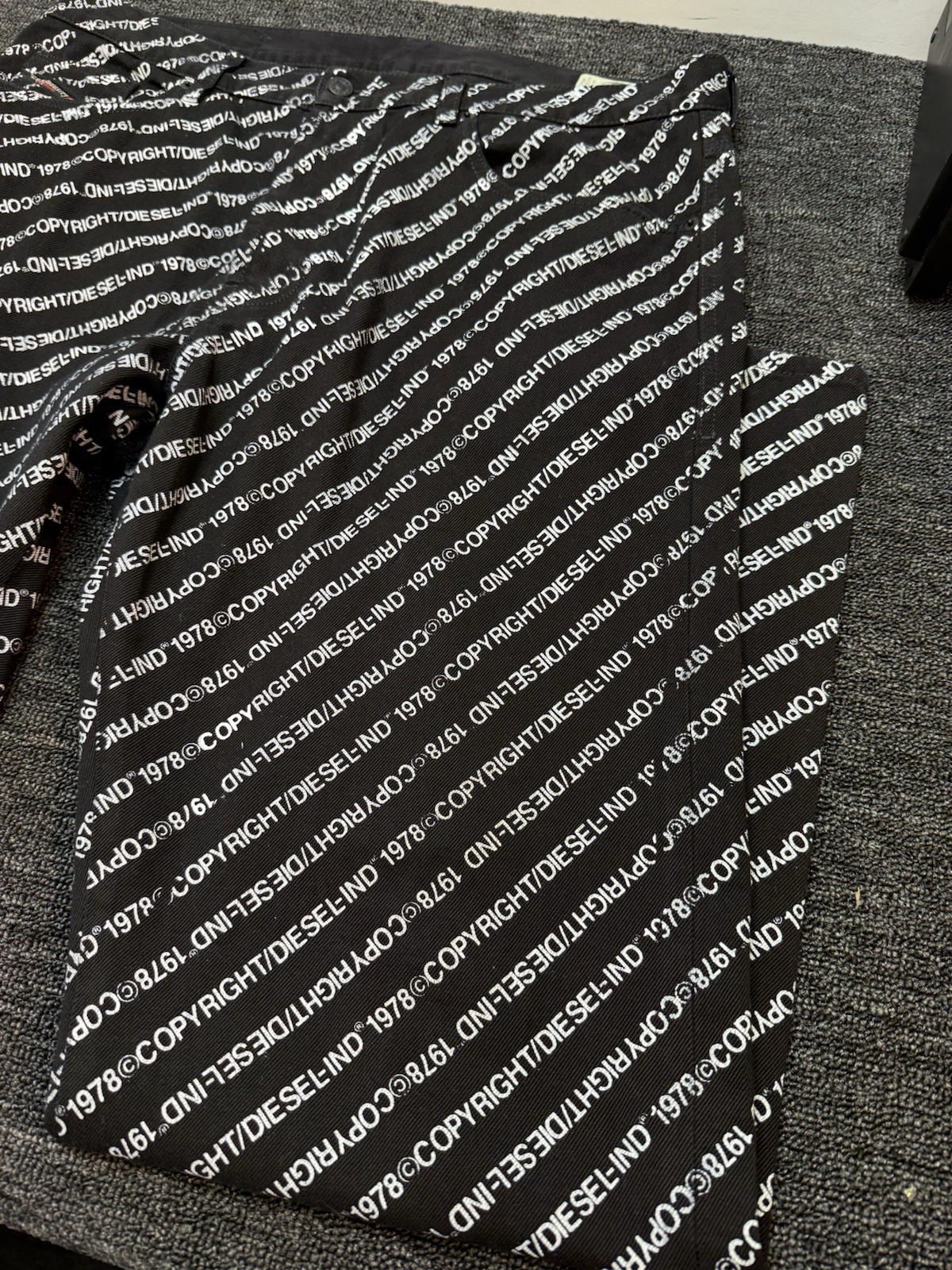 Rare DIESEL D-MACS-SP Jeans Size W36 L32 100% Cotton, Black With All-over Print