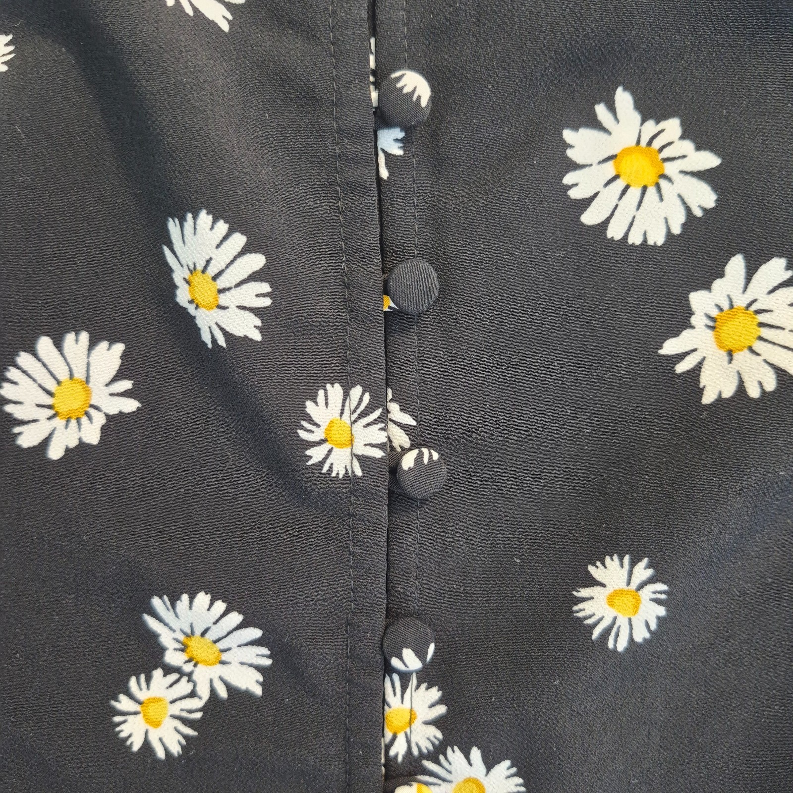 Women’s Black Daisy Floral Cami Top Adjustable Straps Button Front Size XS