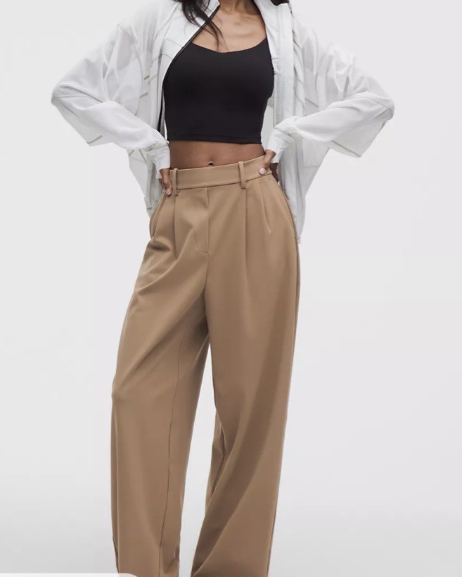 148$ Lululemon Daydrift HR Wide Leg Trouser Size S Sand Color BNWT.