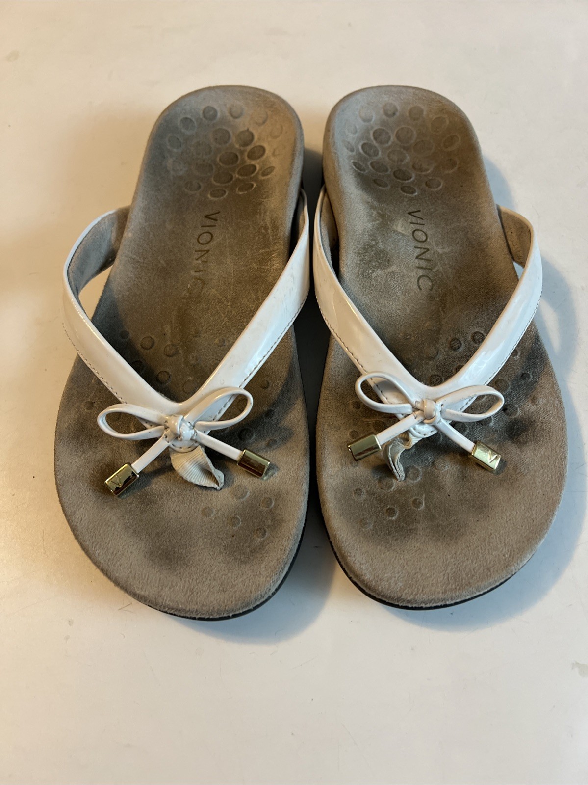 Vionic Bella II White Patent Bow Orthotic Sandals Flip Flops Women’s Size 7.5