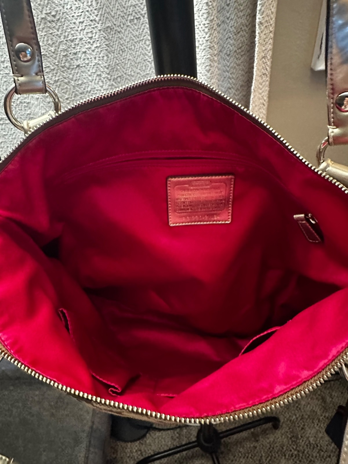 Coach poppy collection signature tote in great condition.