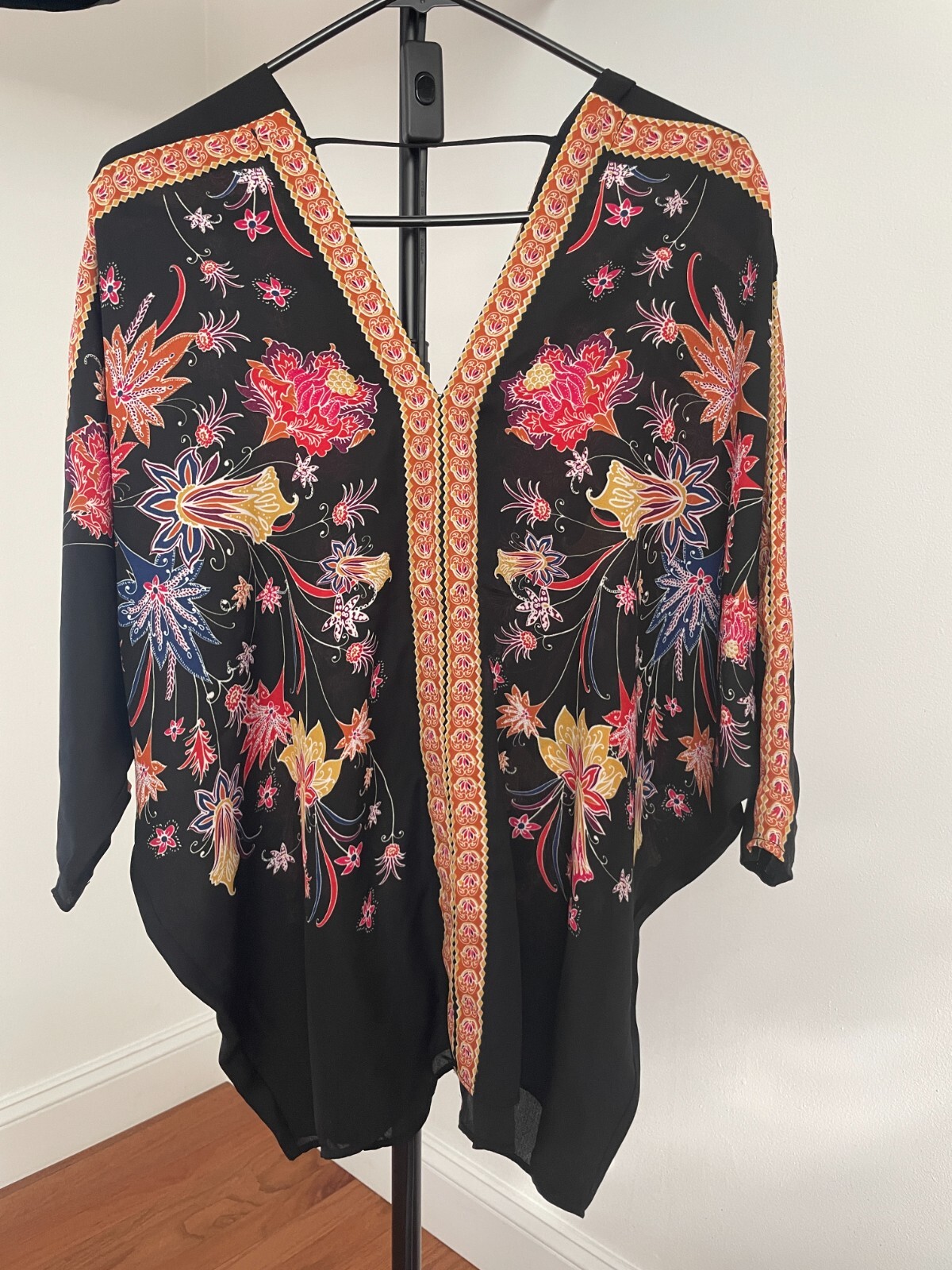 ROSE + OLIVE Batwing Sleeve Top – Medium