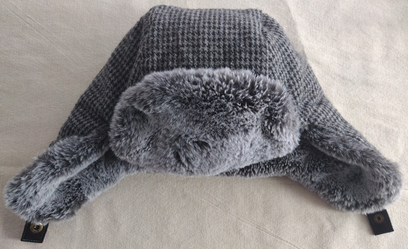 Old Navy Gray & Black Houndstooth Faux-Fur-Lined Trapper Hat Size S/M Chin Snap