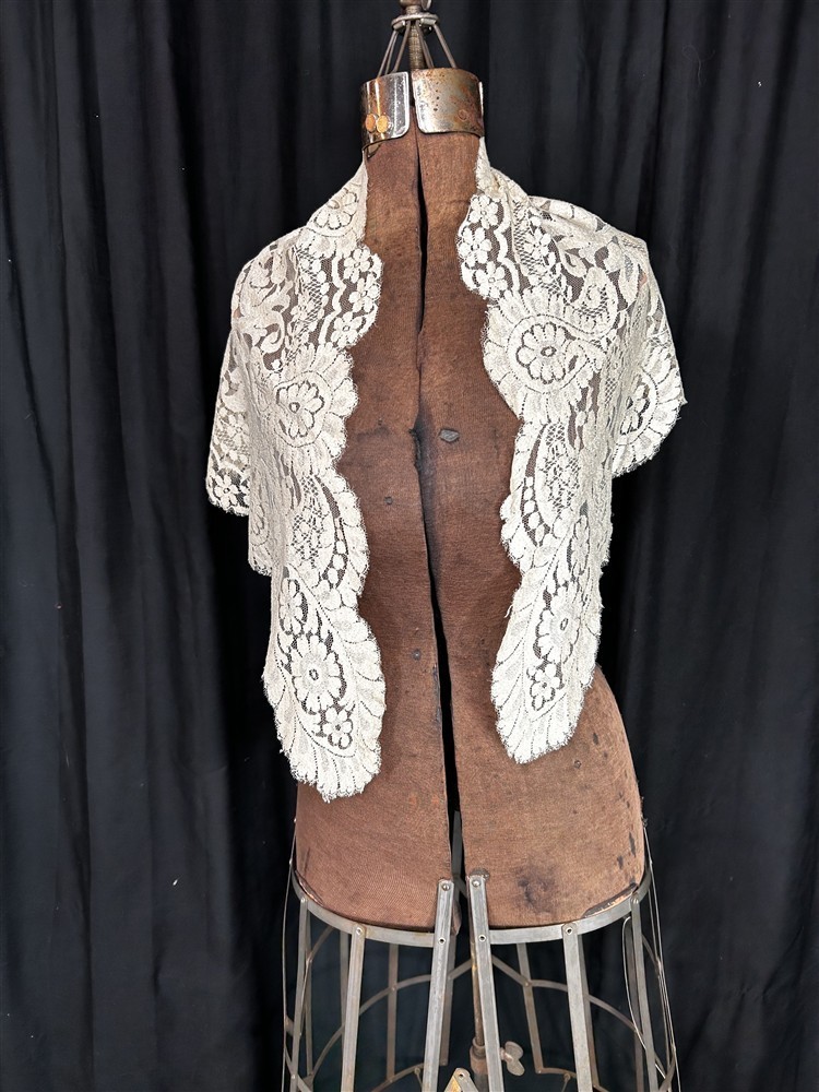 antique collar fichu lace white triangle 45 x 29 in. machine net lace