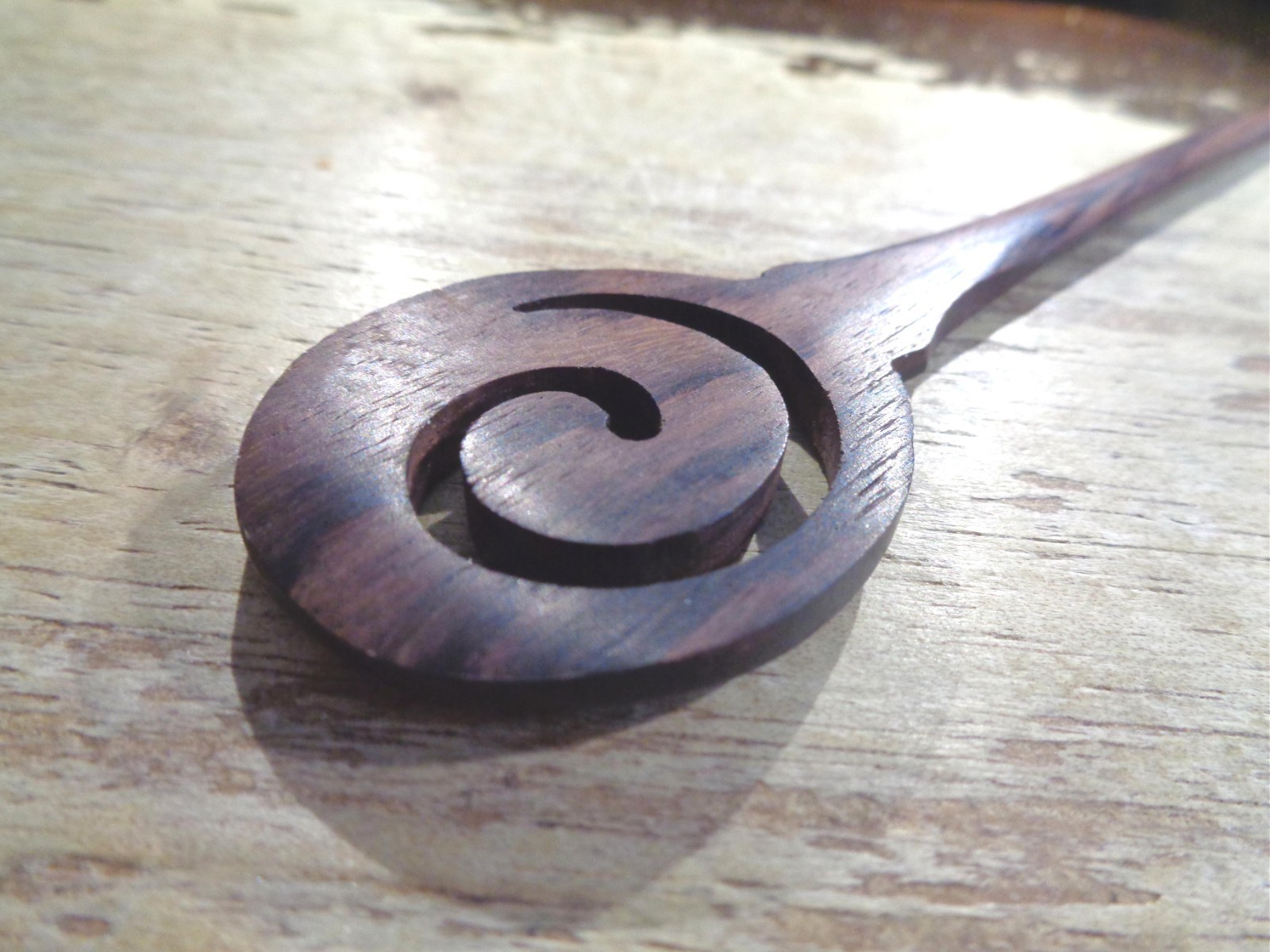 1 7/16″ X 1 13/16″ EXOTIC INDONESIAN ROSEWOOD MAORI KORU HAIR PICK STICK 7 1/4″