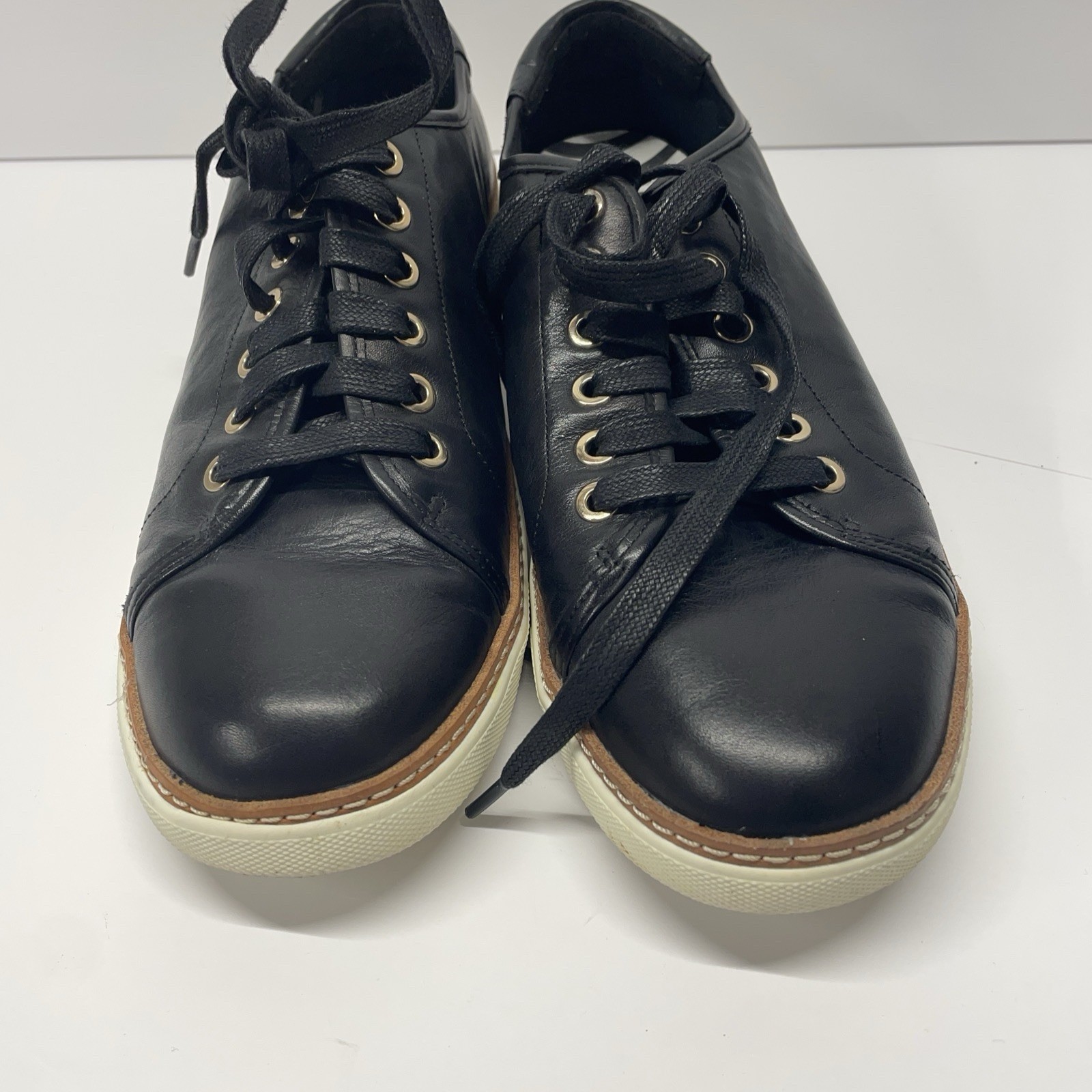 Vionics Sneakers Leah Preowned arch support. Inserts Clean. Size 9.5 Women’s