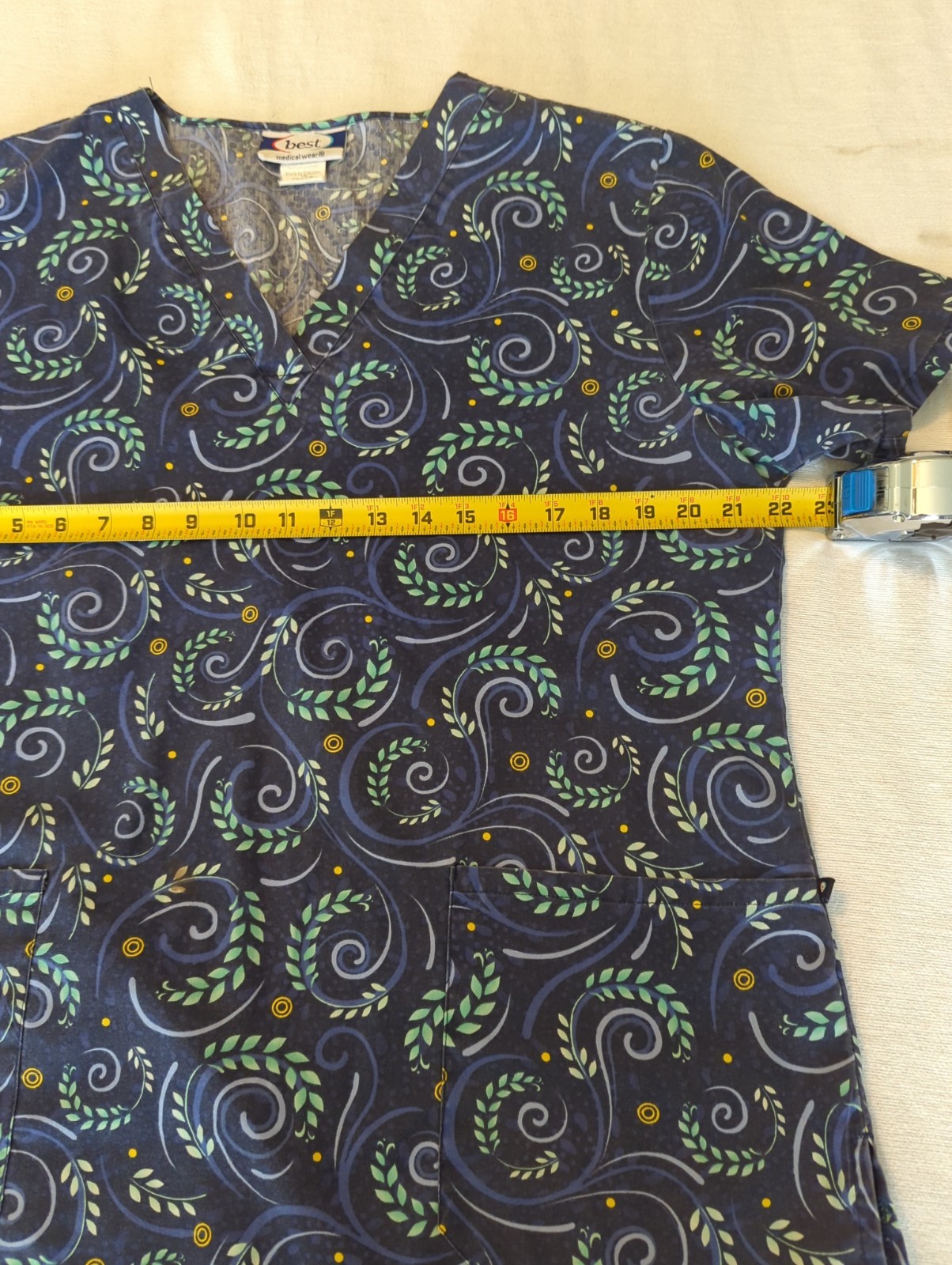 Ladies Scrub Top Size L Cotton/Poly Floral Swirl Design