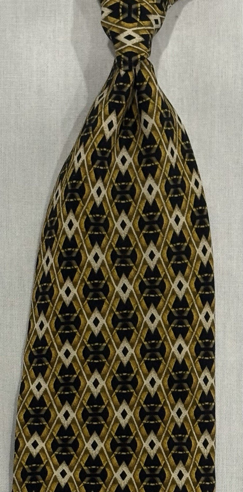 JHANE BARNES ALL SILK JAPANESE MADE IVORY NAVY DIAMONDS GOLD FIELD NECKTIE
