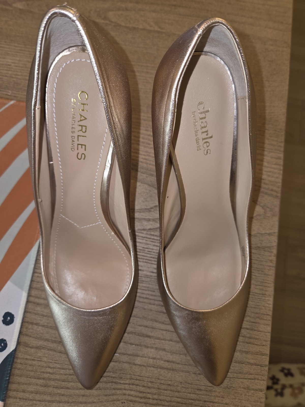 Charles By Charles David Women’s Rose Gold Leather Pumps US Size 10