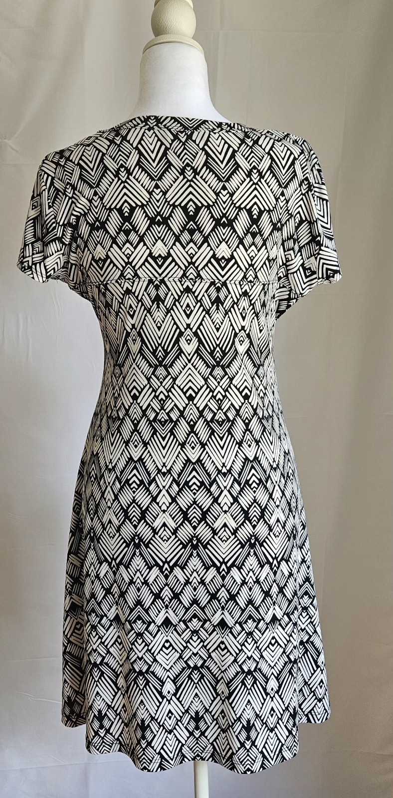 Karen Kane Black White Geometric Knit A-Line Scoop Neck Ruffle Dress S
