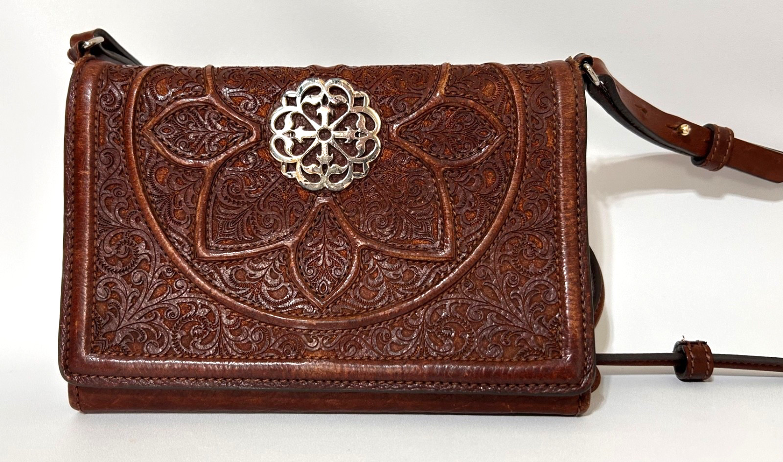 BRIGHTON FERRARA DAHLIA MYSTIQUE FLOWER Organizer Crossbody Wallet Bag