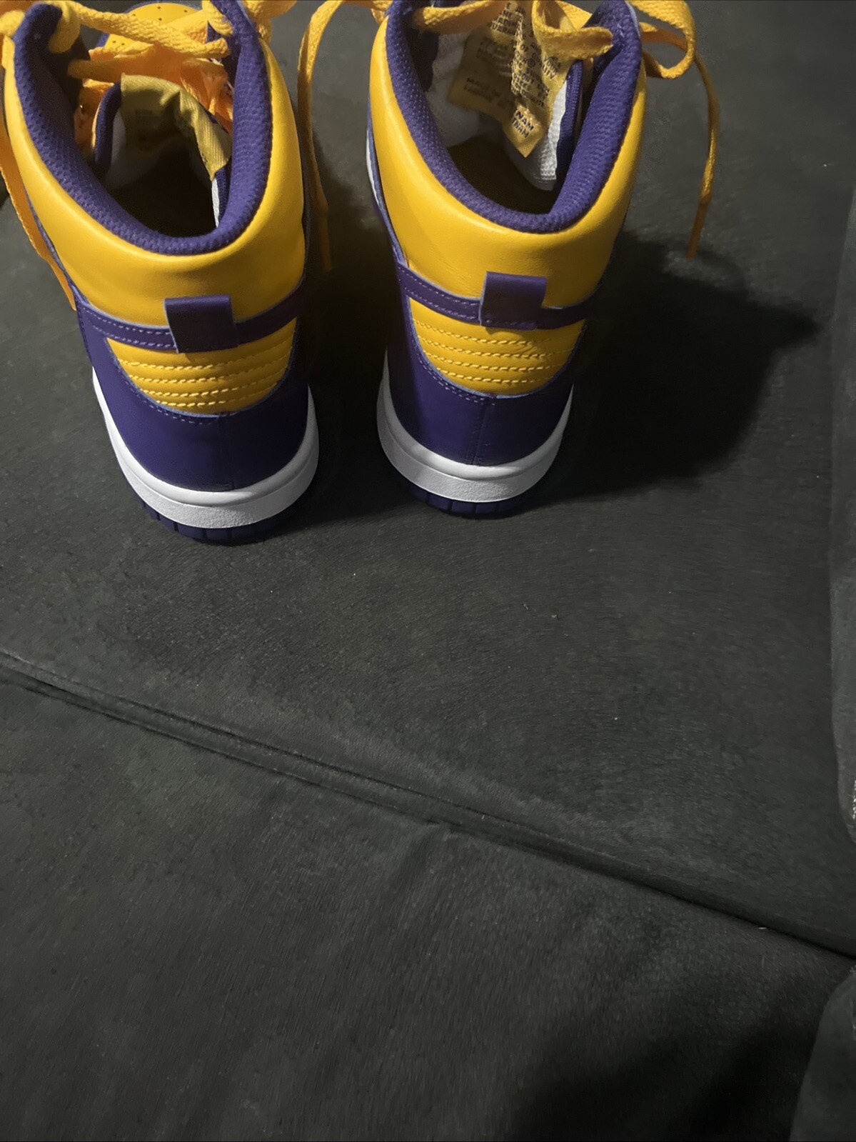 Lakers High Dunk size 4 no box
