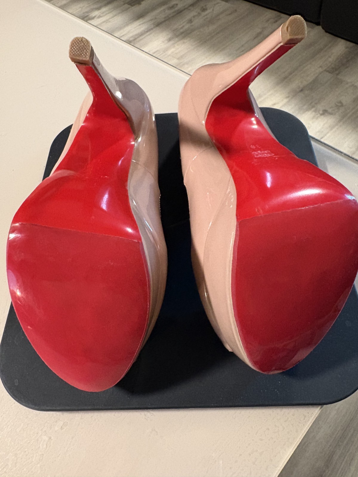 Christian Louboutin Sz 39 New Very Prive Heels Red Bottom Nude Patent Leather