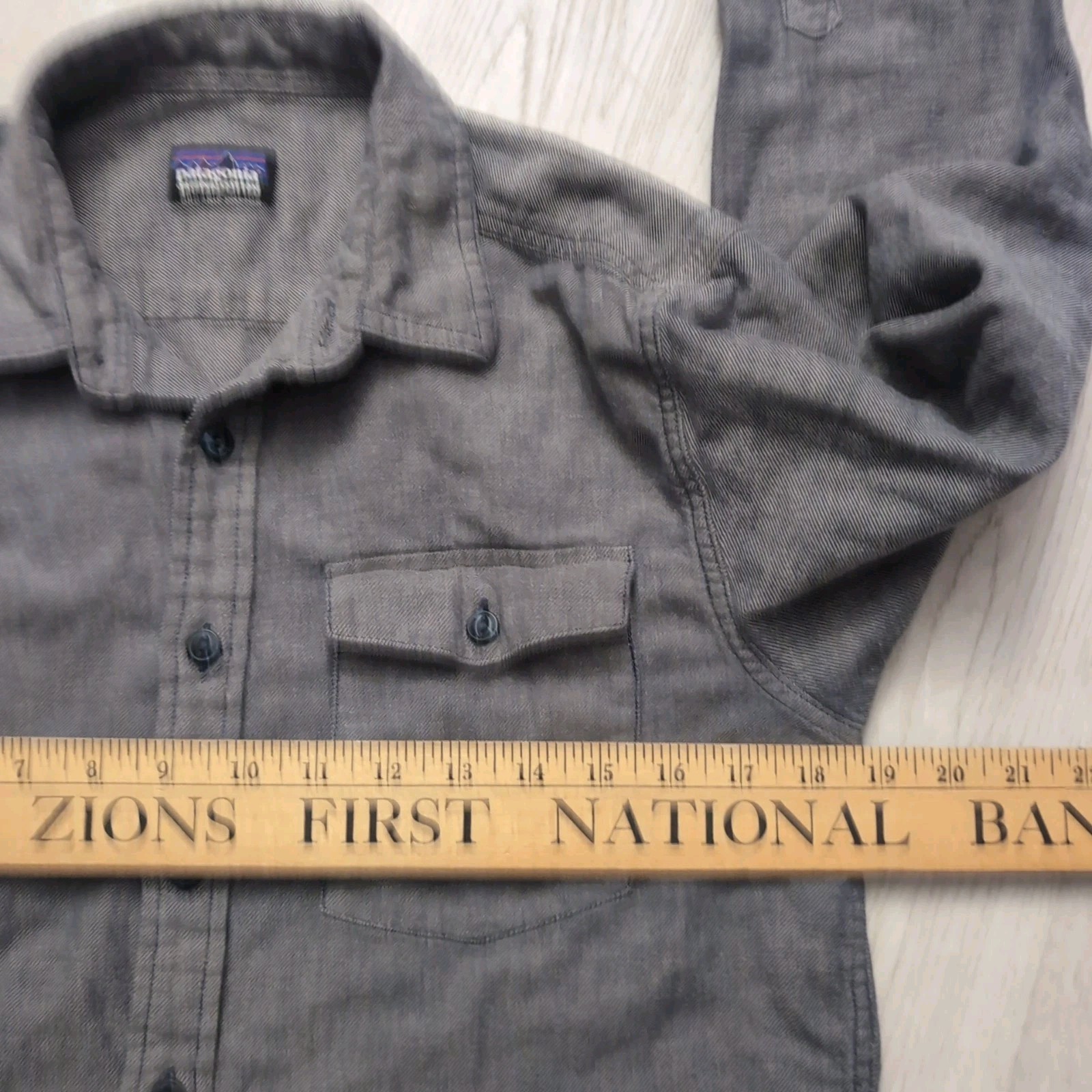 Patagonia LightweightvFjord Flannel Shirt Mens Small Measurements In Pictures