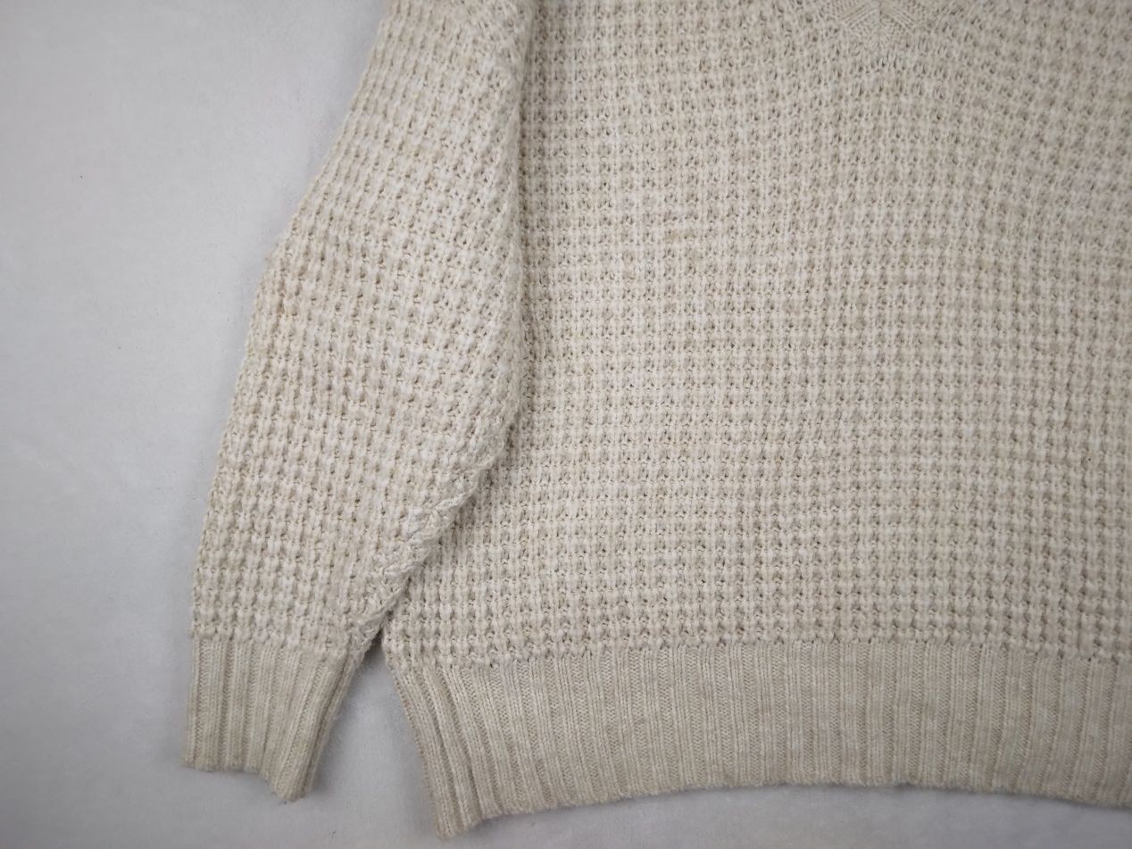 American Eagle Women’s Large Ivory V-Neck Chunky Knit Acrylic Blend Sweater
