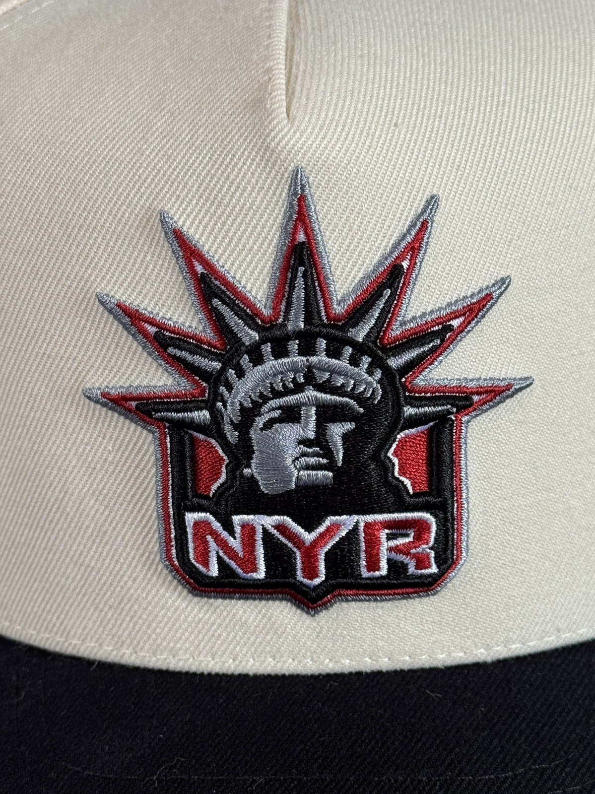 Mitchell & Ness NY Rangers Retro Snapback NHL 100 Cream Black Hat