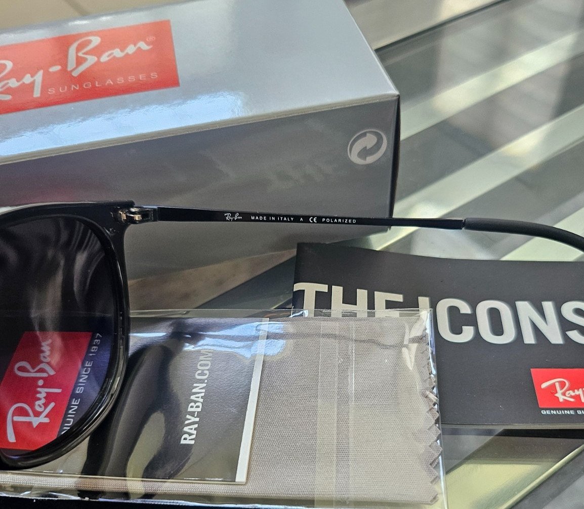 Ray-Ban Erika RB 4171 Black/Dark Grey Polarized Gradient Sunglasses unisex