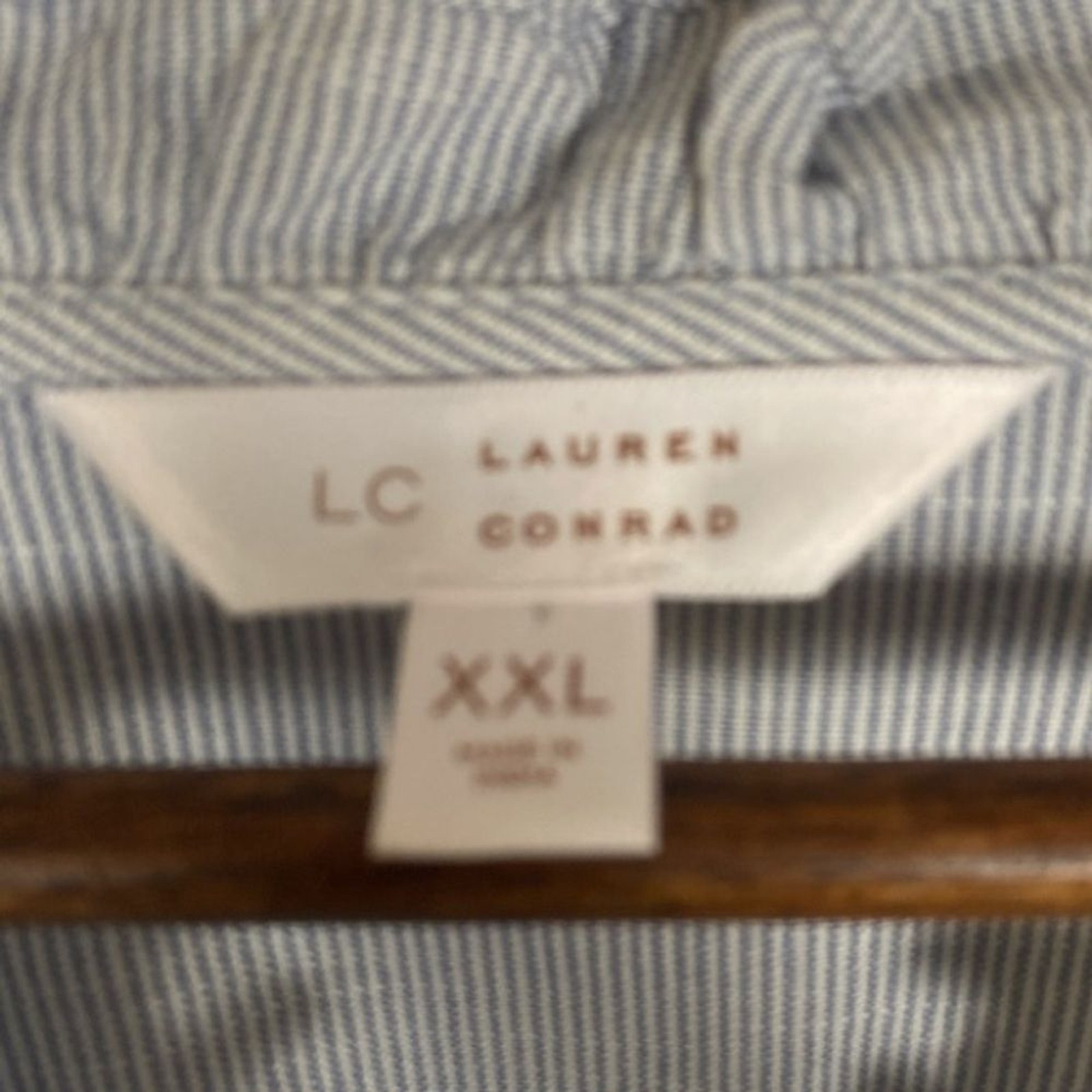 Lauren Conrad LC white light blue Striped Blue Blouse / Wms XXL