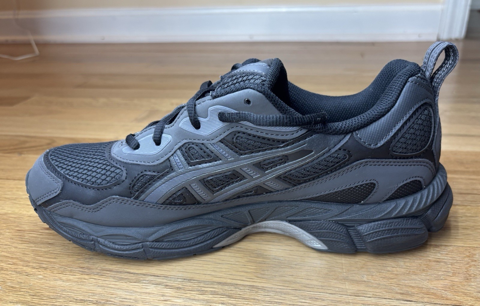 Size 8.5 Men’s – ASICS Gel NYC RGD Graphite Grey Black
