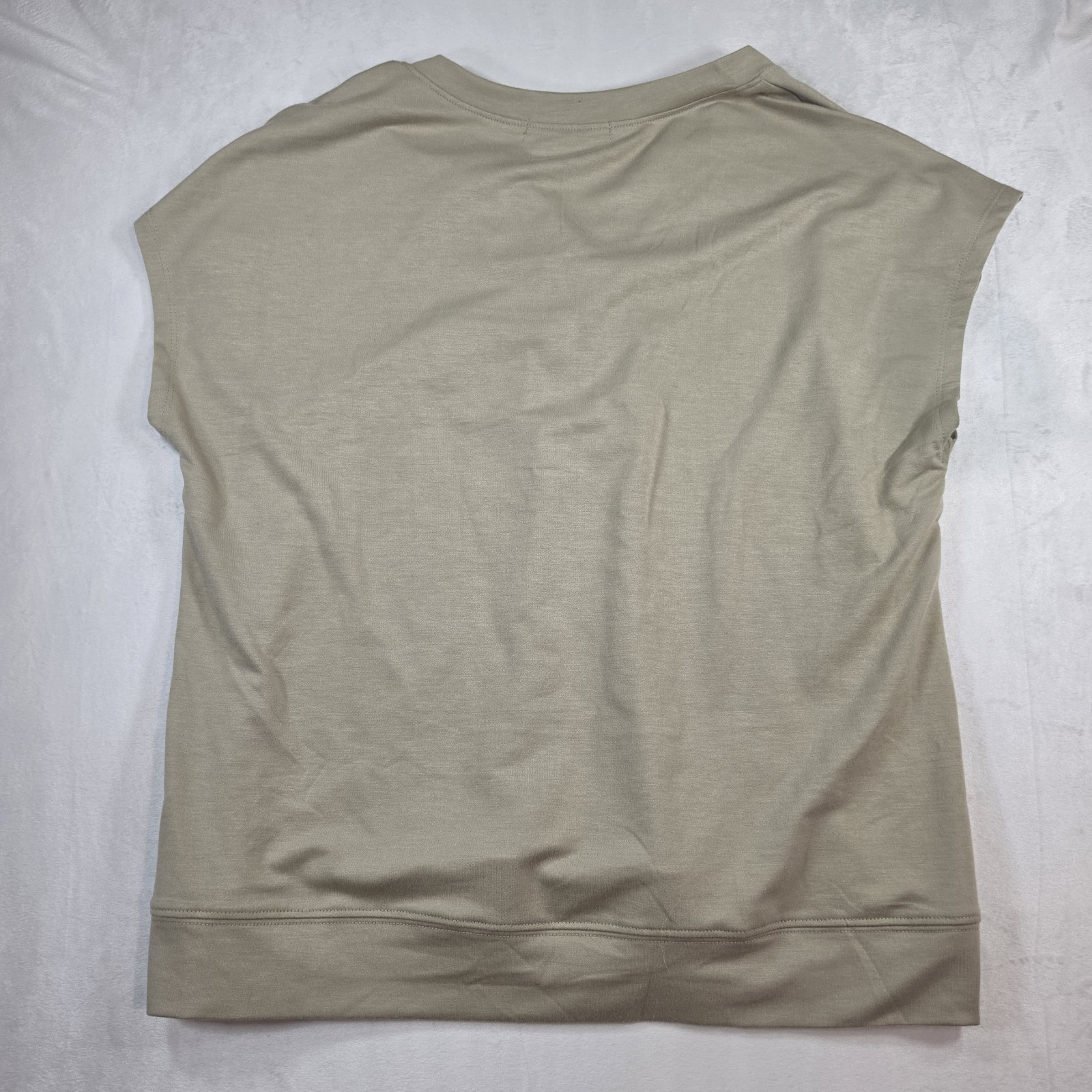 LILLUSORY Women’s M Beige Solid Split Neck Button Accent Knit Cap Sleeve Top